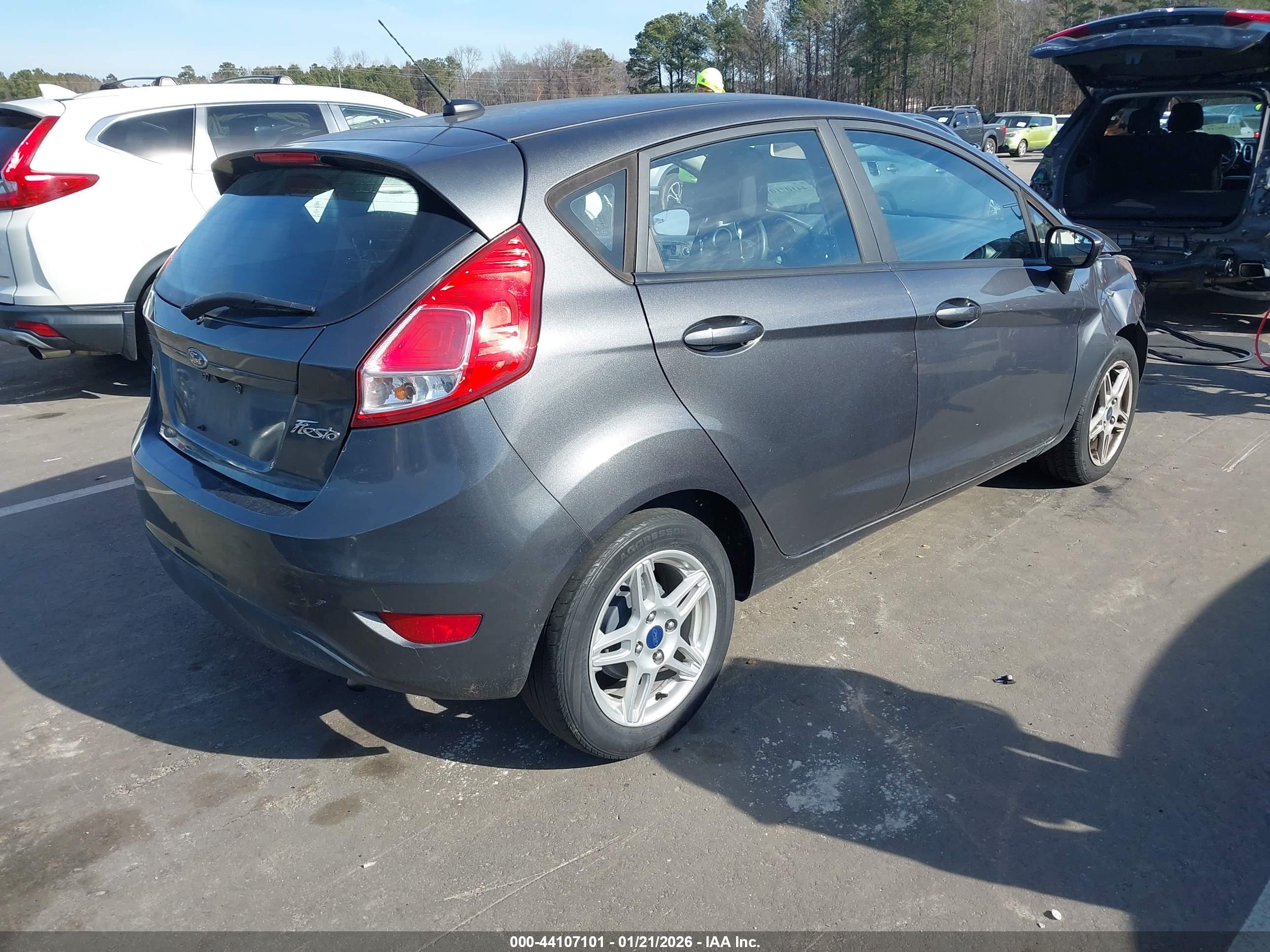 FORD FIESTA image 4