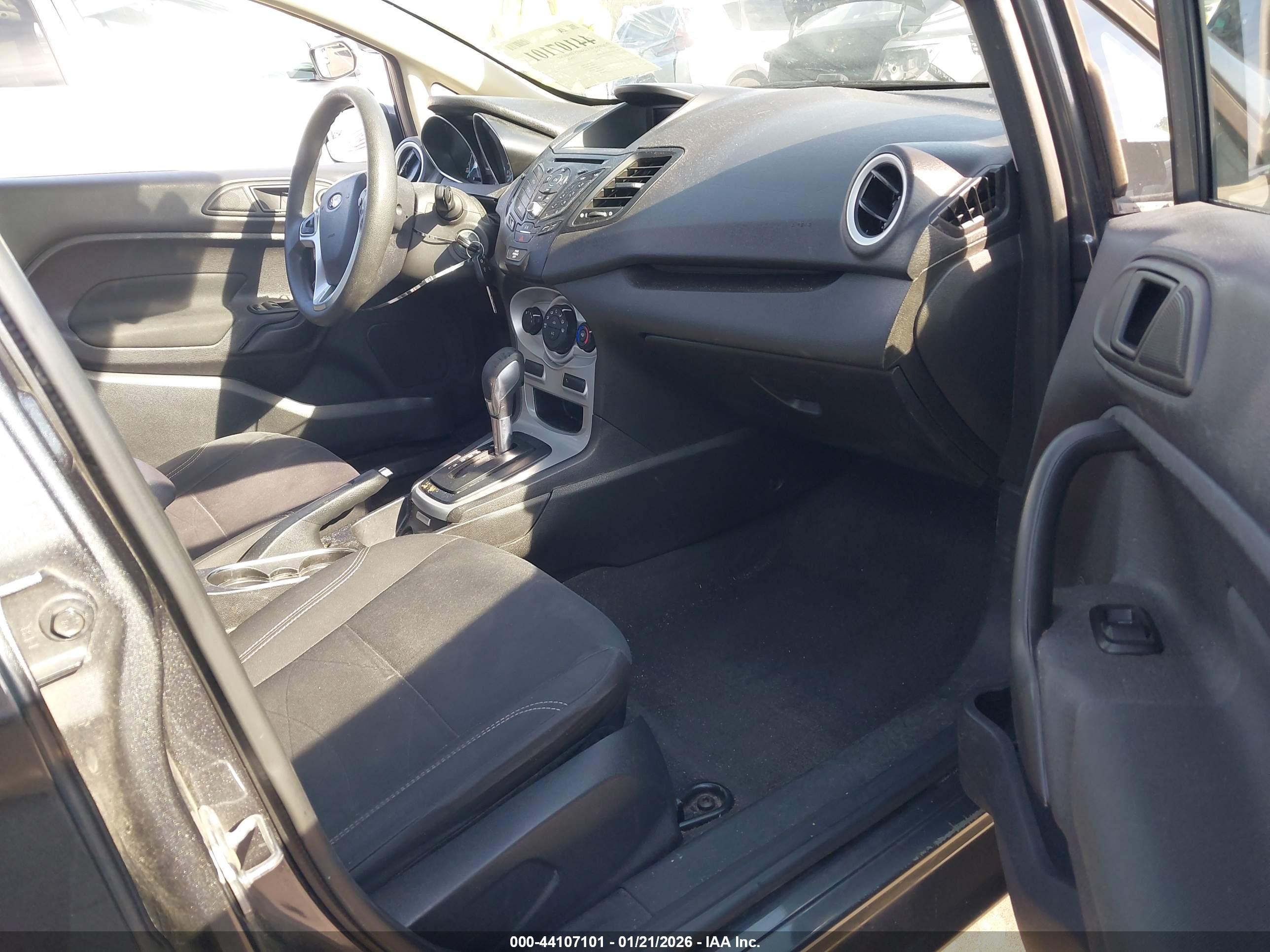 FORD FIESTA image 5