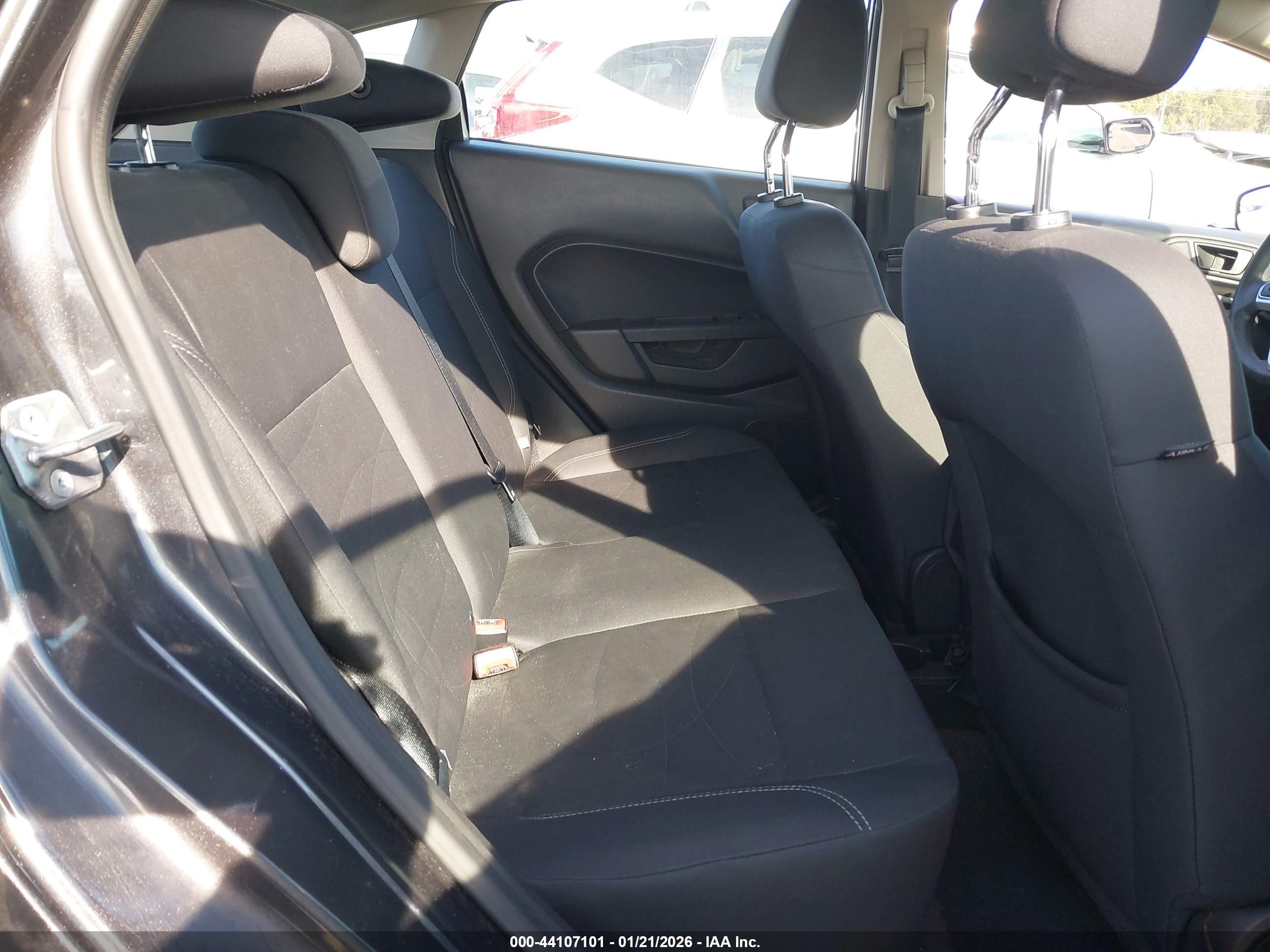 FORD FIESTA image 8