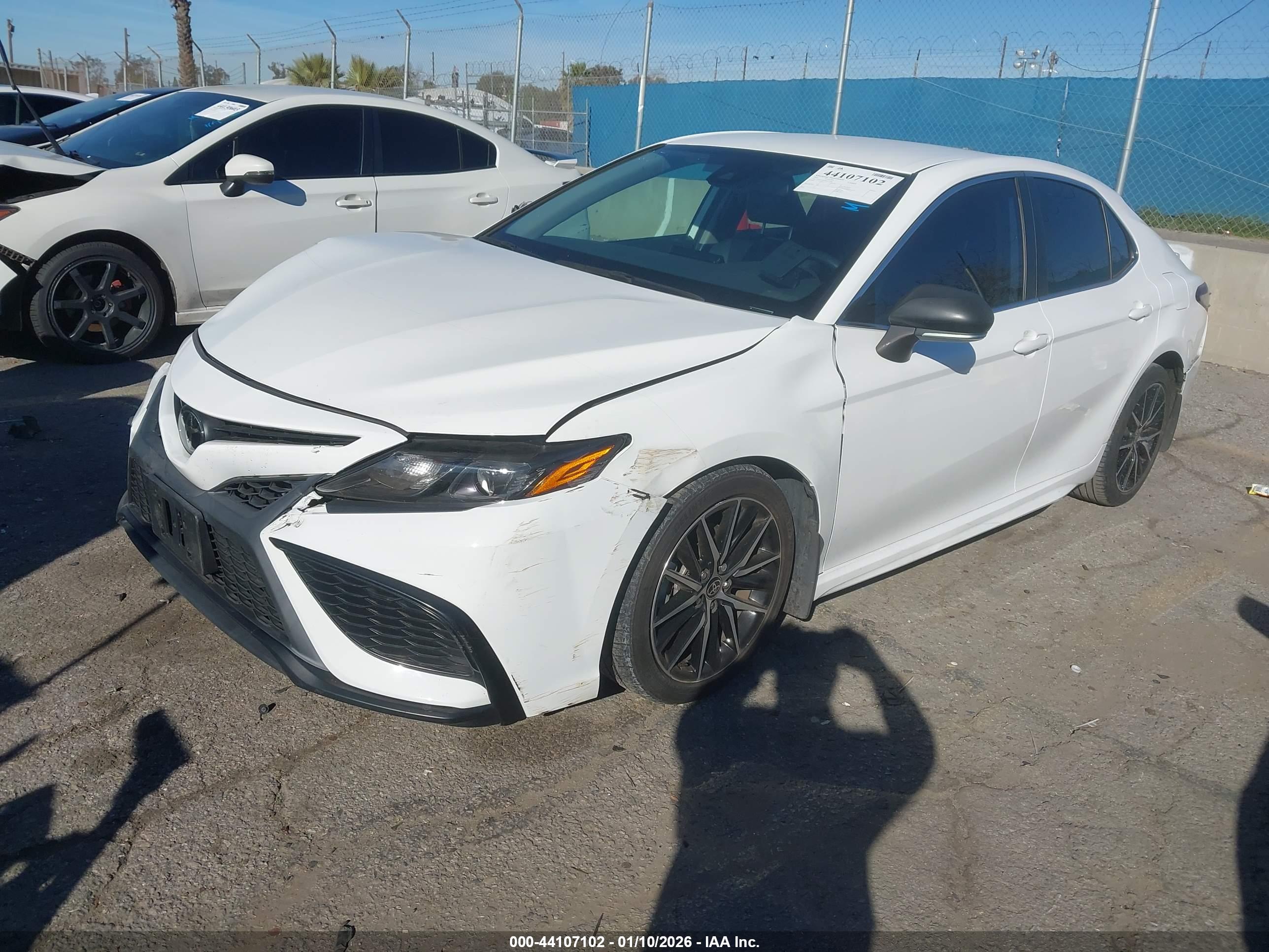 TOYOTA CAMRY image 2
