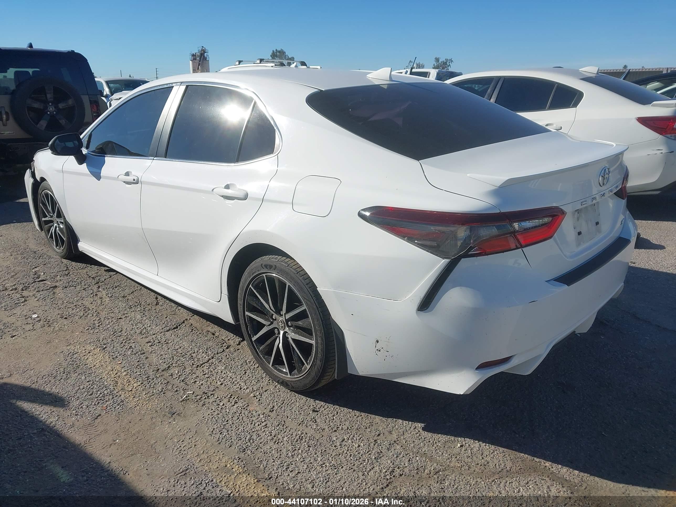 TOYOTA CAMRY image 3