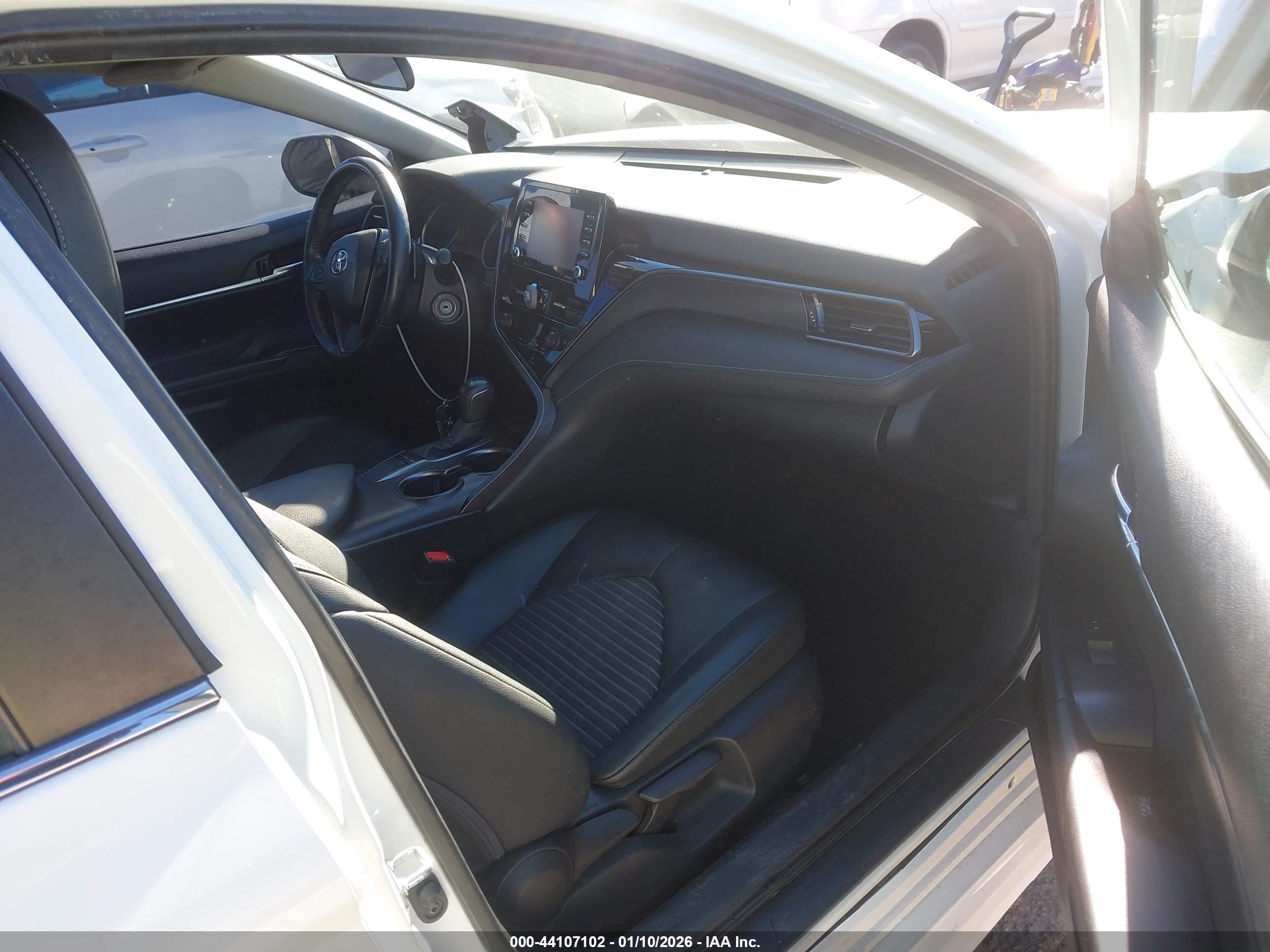 TOYOTA CAMRY image 5