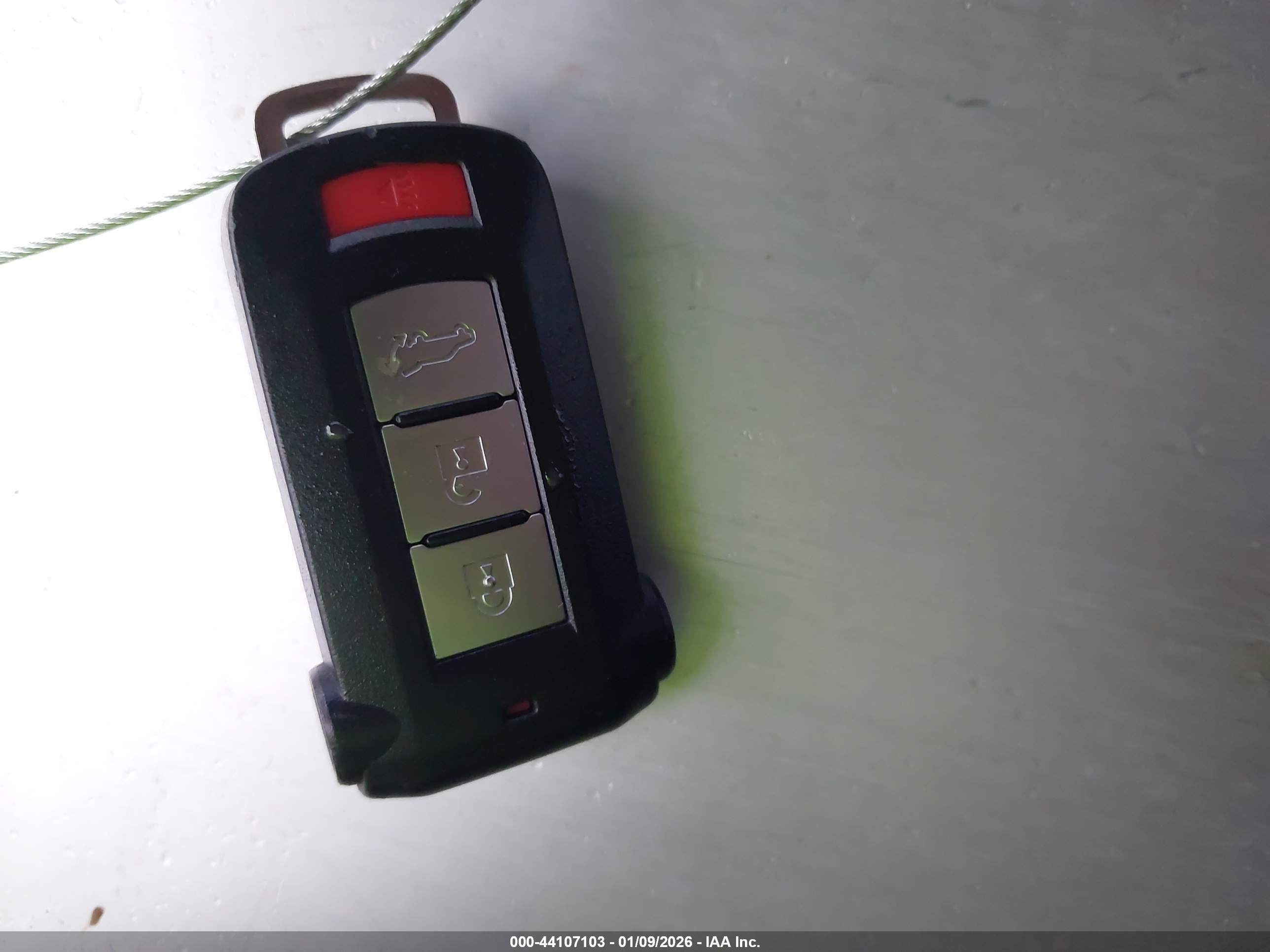 MITSUBISHI OUTLANDER image 11