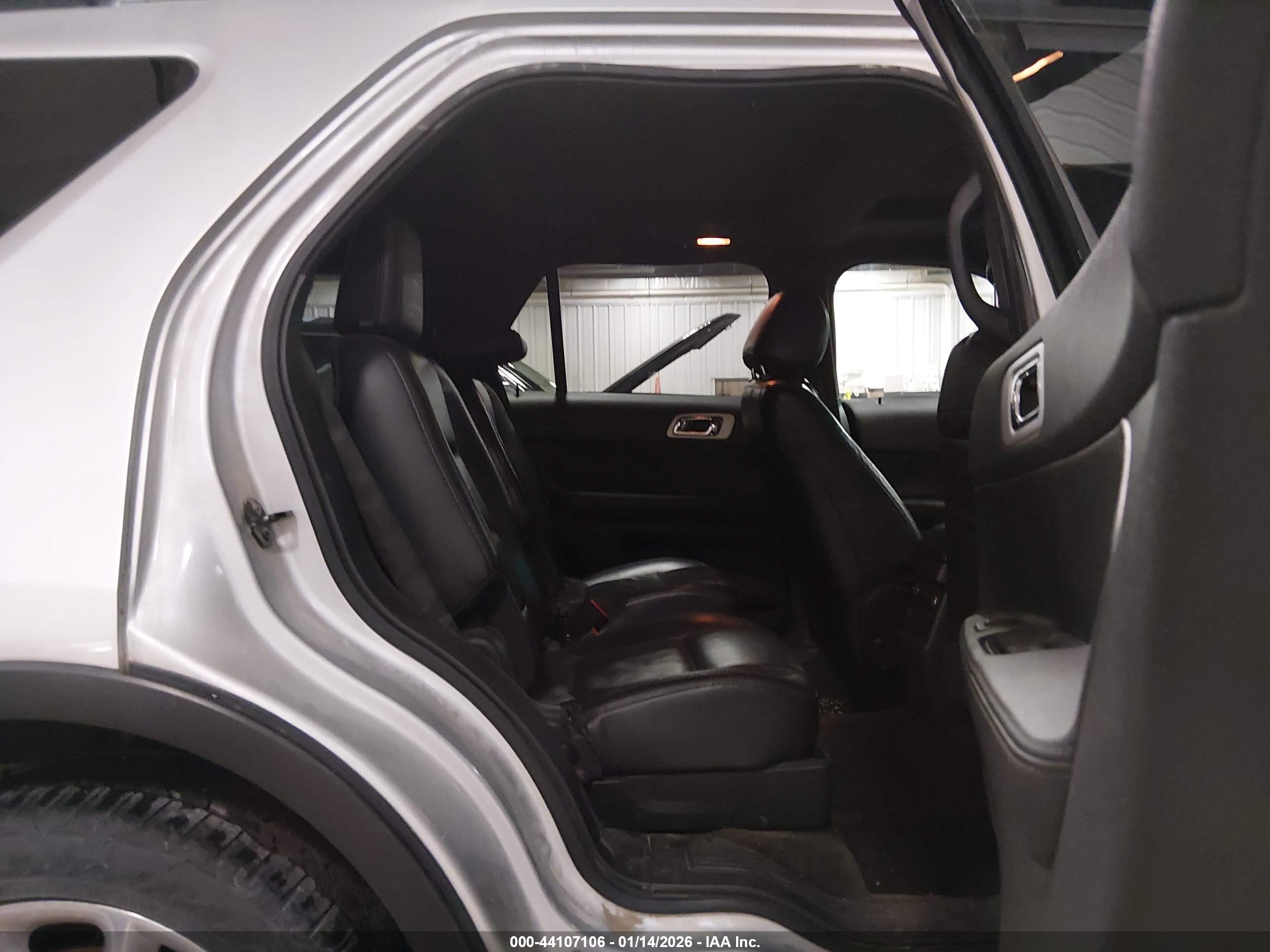 FORD EXPLORER image 8