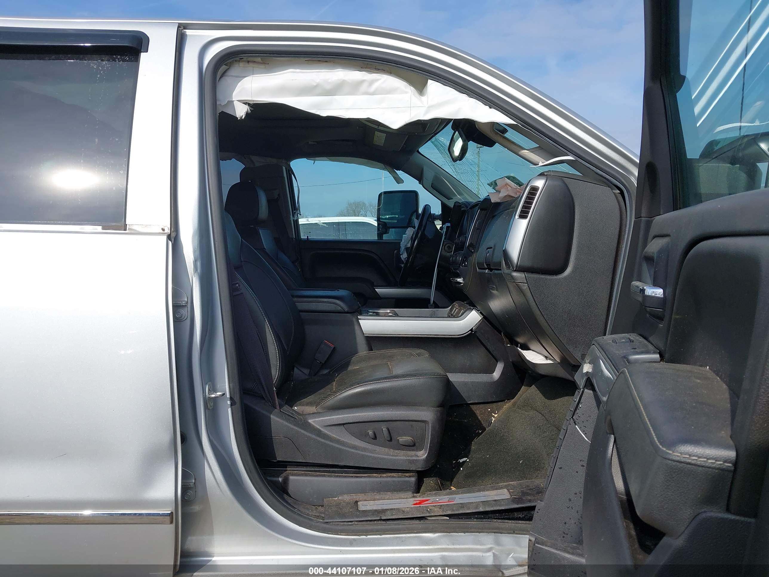 CHEVROLET SILVERADO image 5
