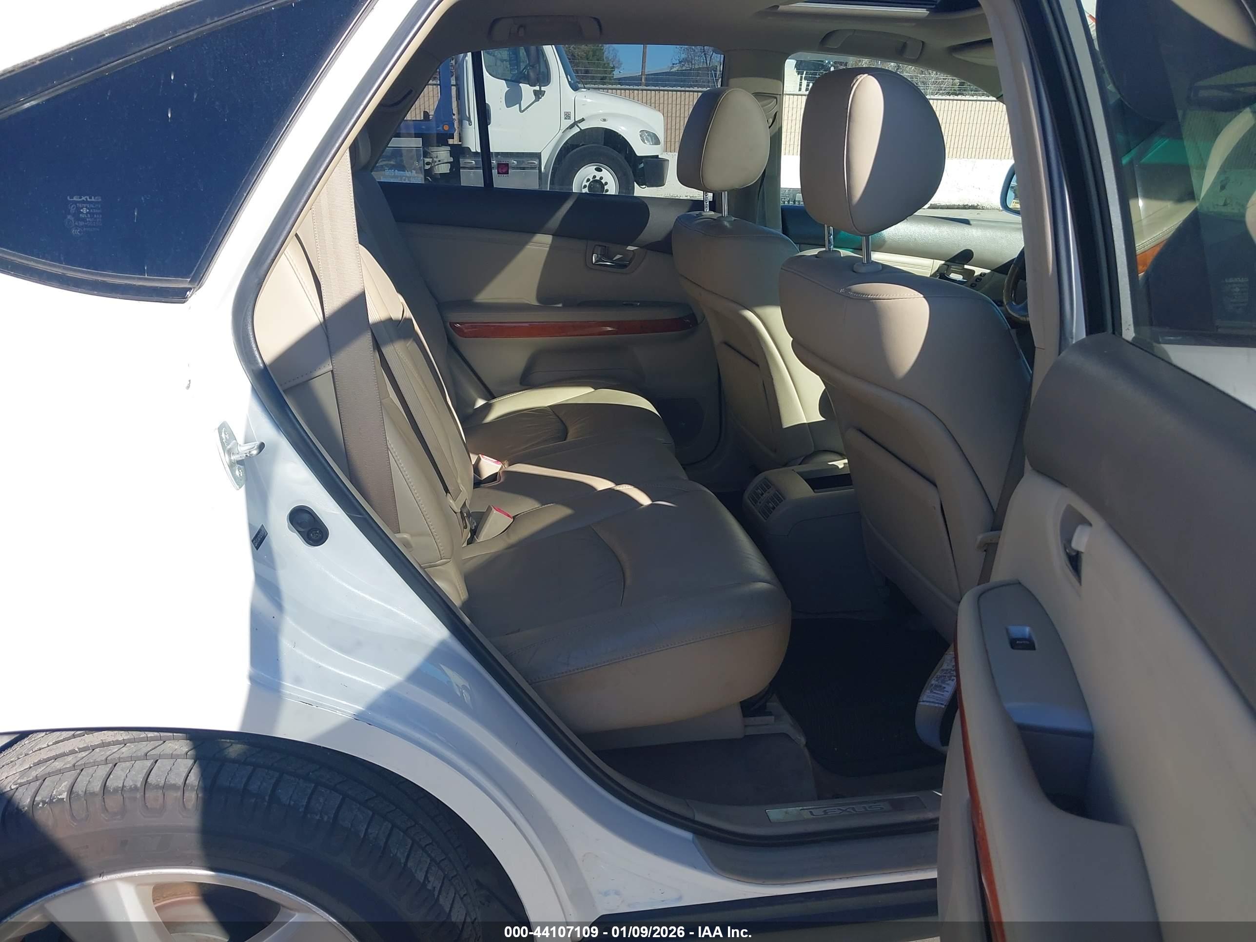 LEXUS RX image 8