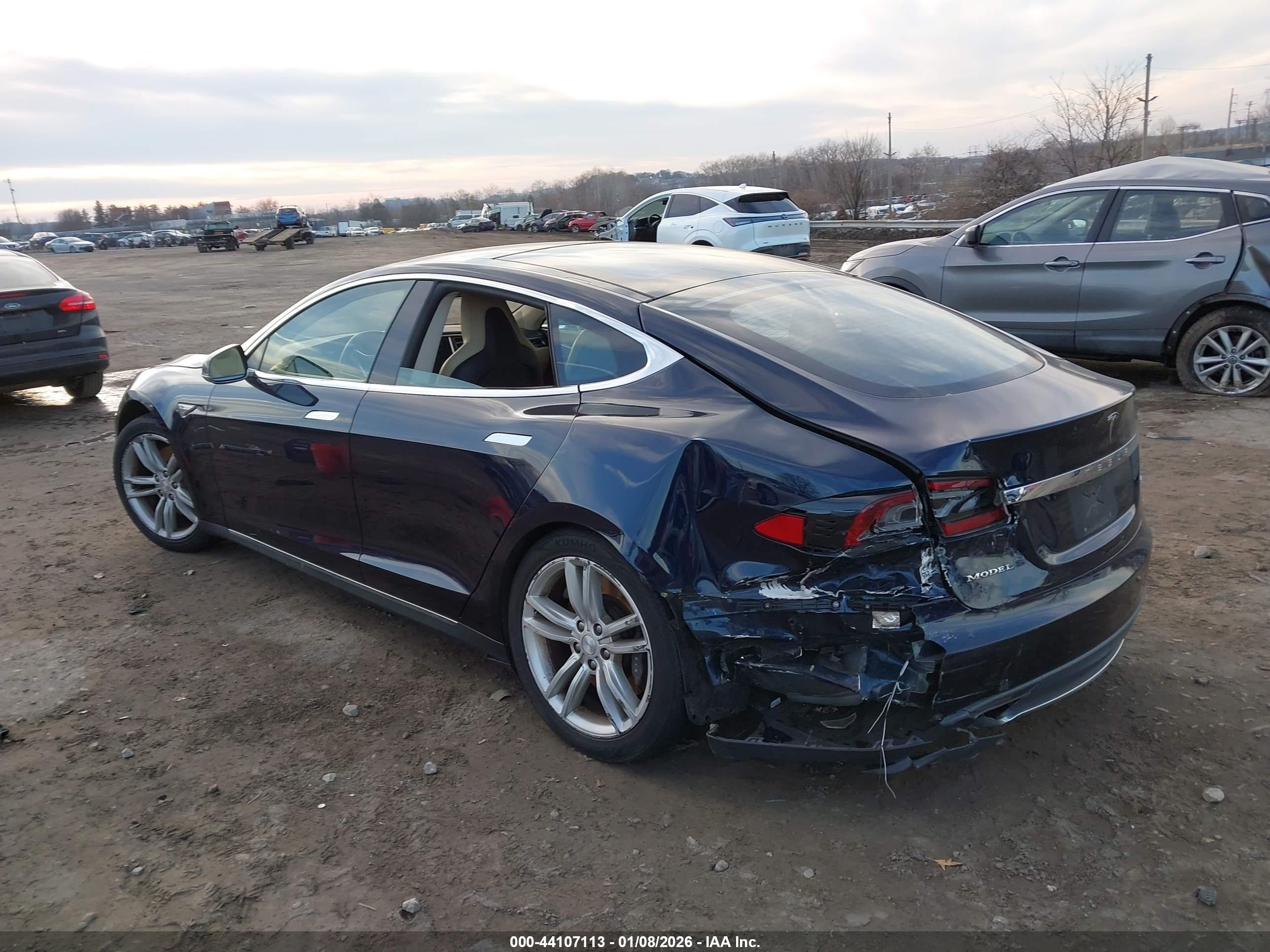 TESLA MODEL image 3
