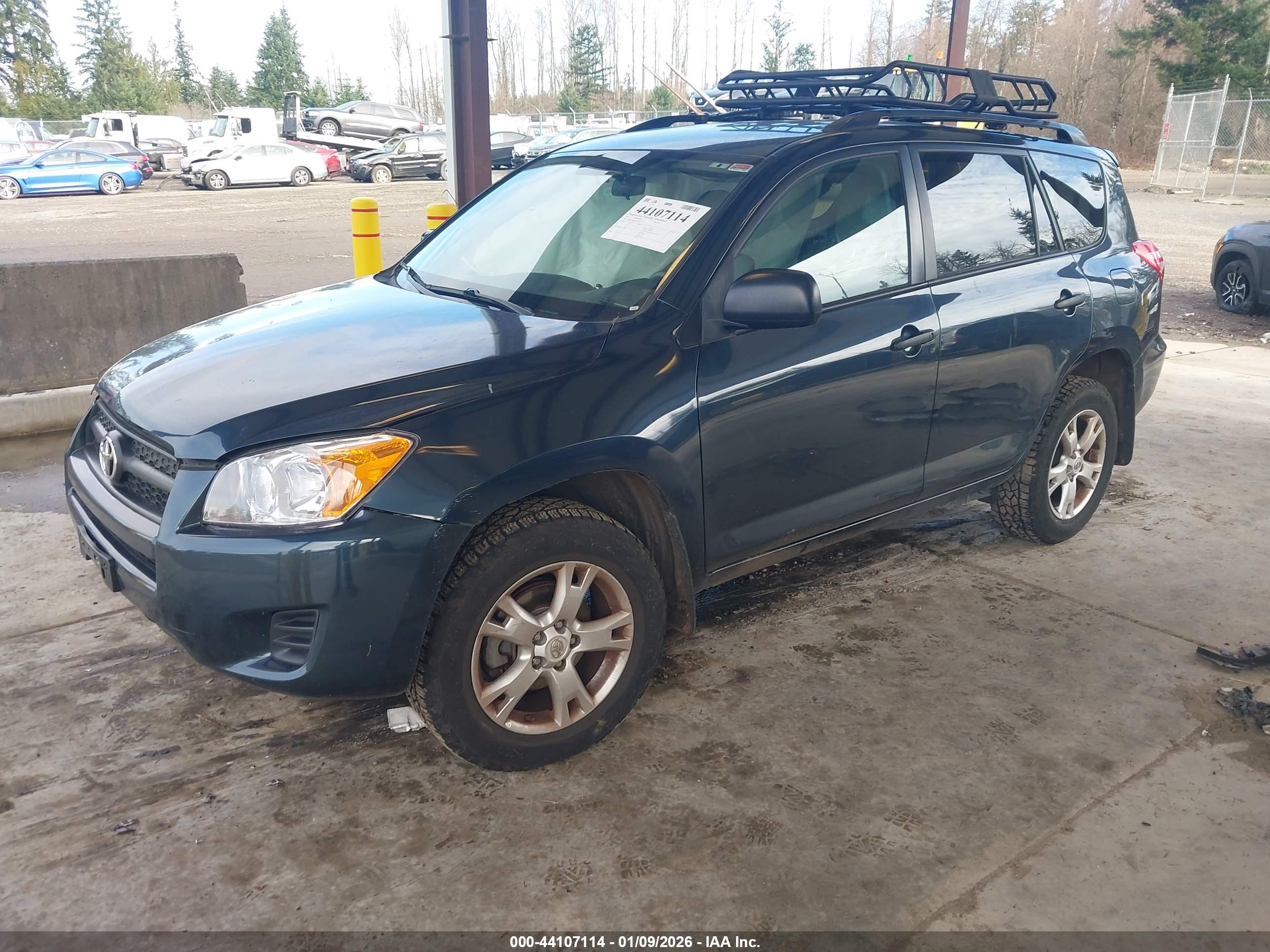 TOYOTA RAV4 image 2