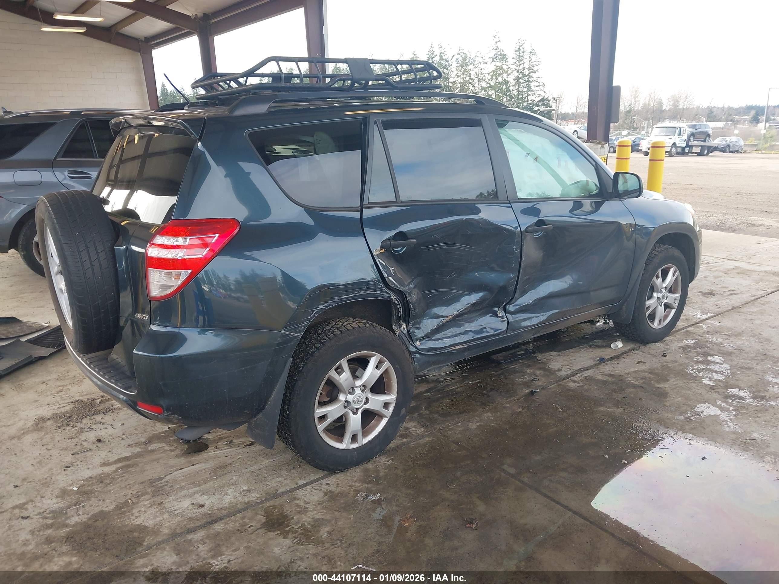 TOYOTA RAV4 image 4