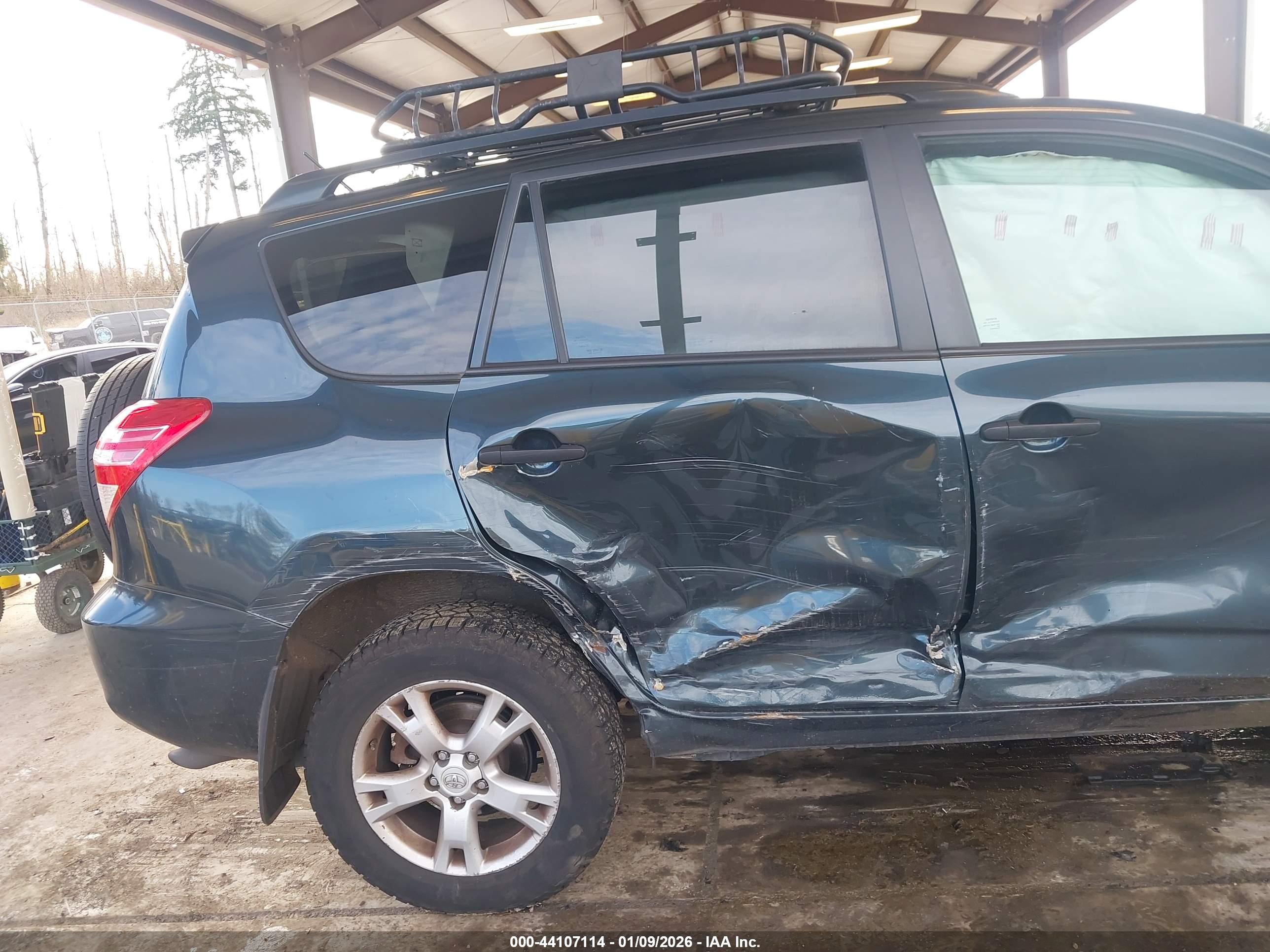 TOYOTA RAV4 image 6