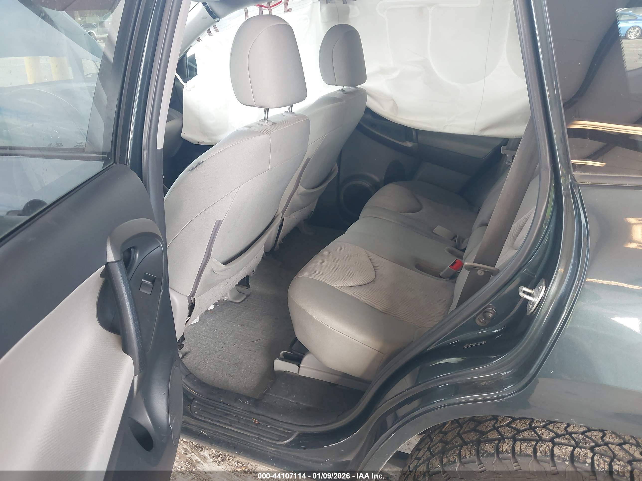 TOYOTA RAV4 image 8