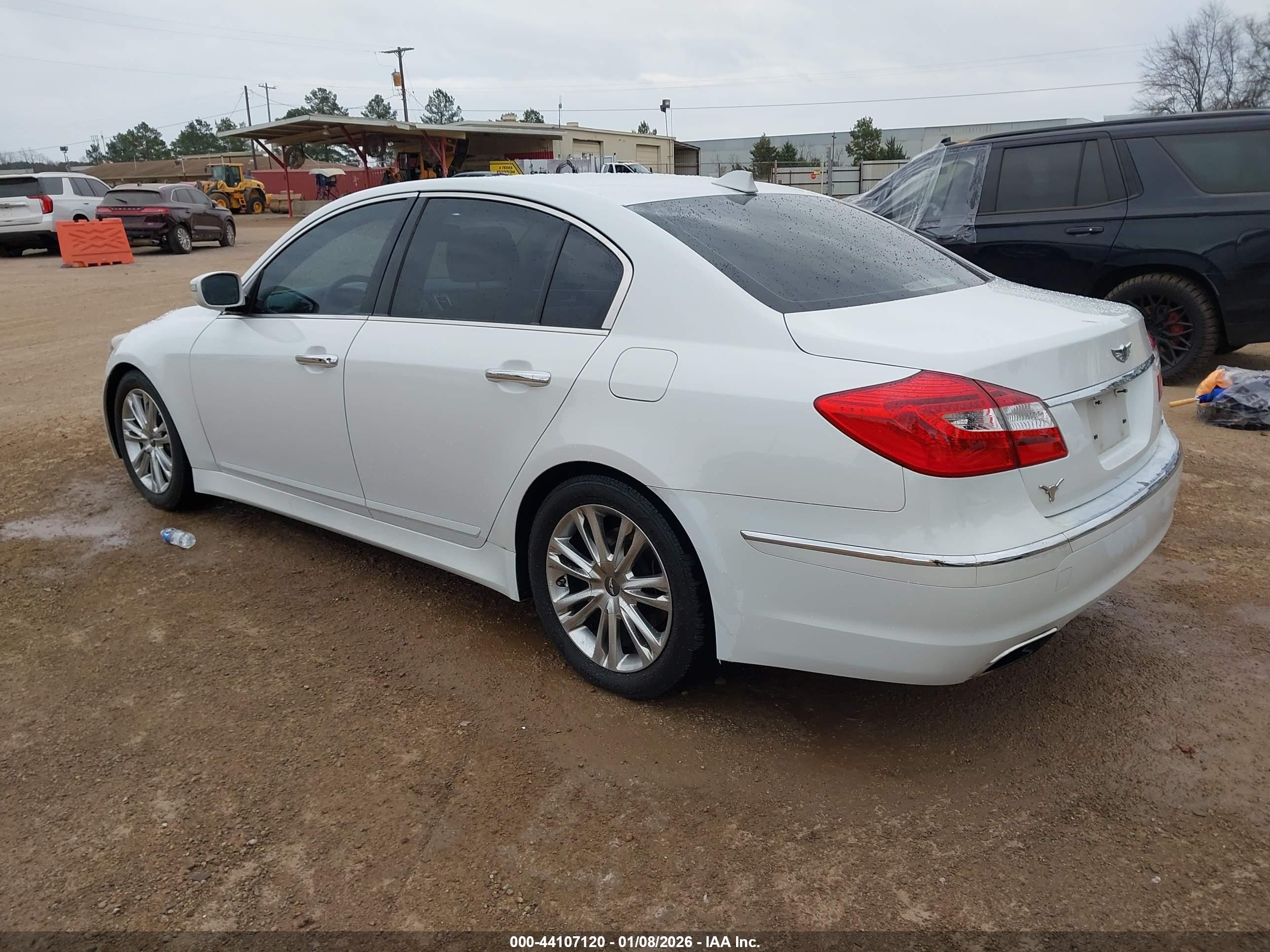 HYUNDAI GENESIS image 3