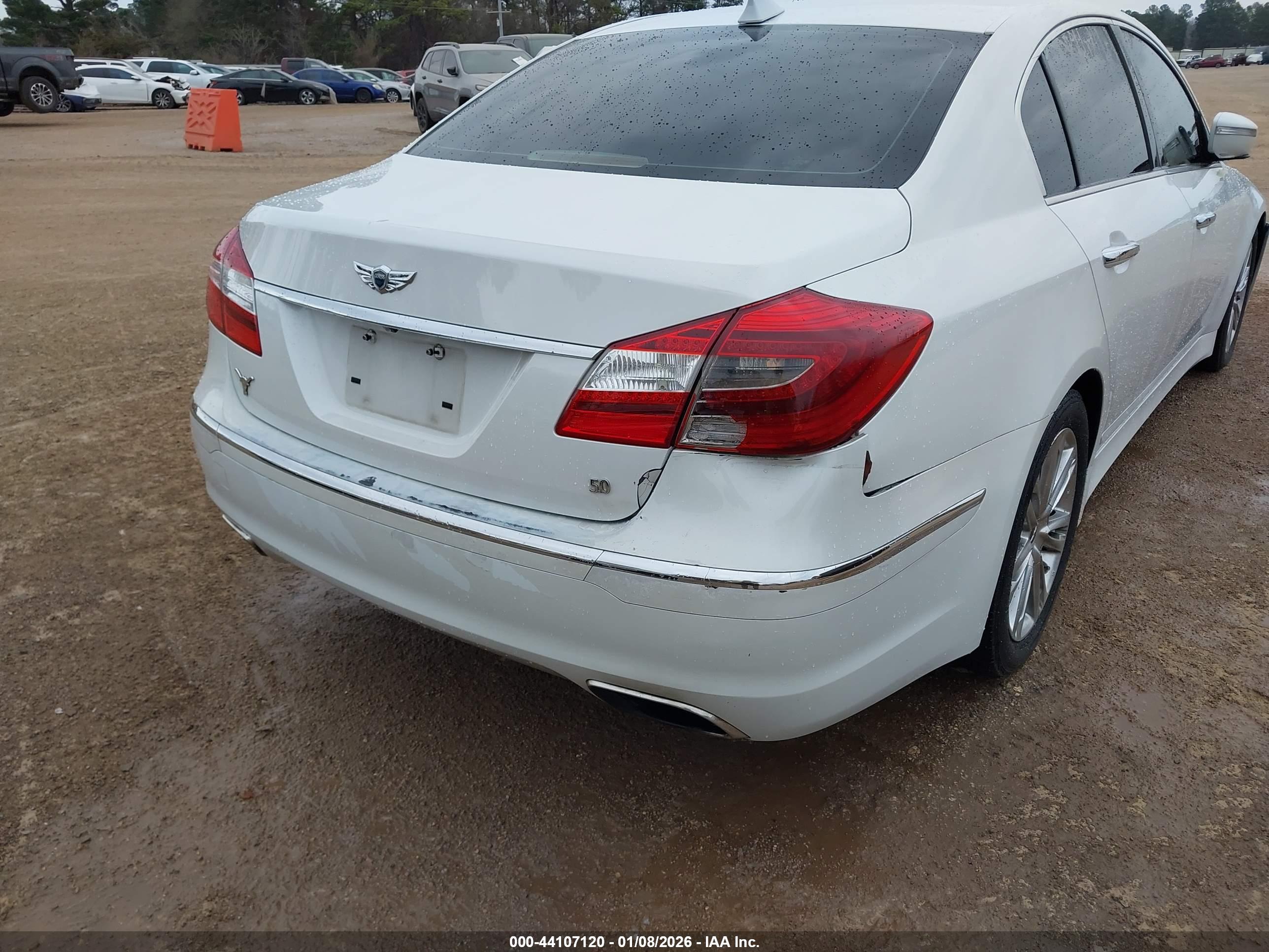 HYUNDAI GENESIS image 6