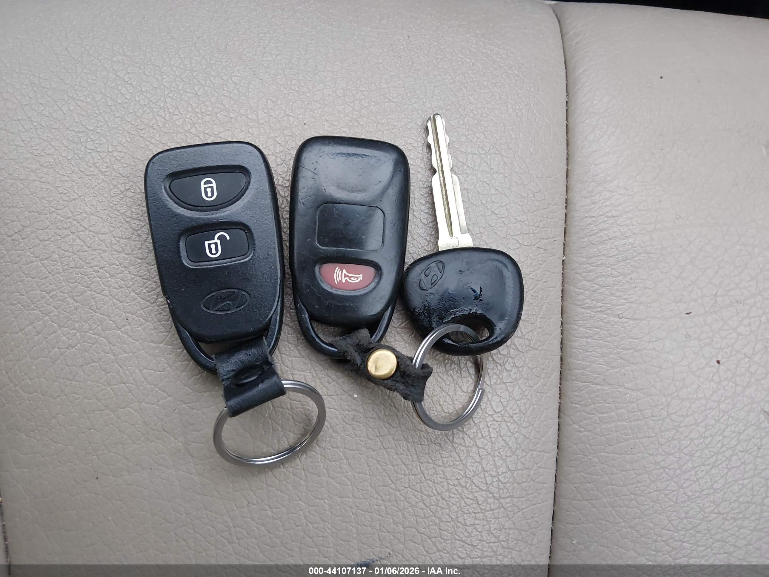 HYUNDAI SANTA image 11