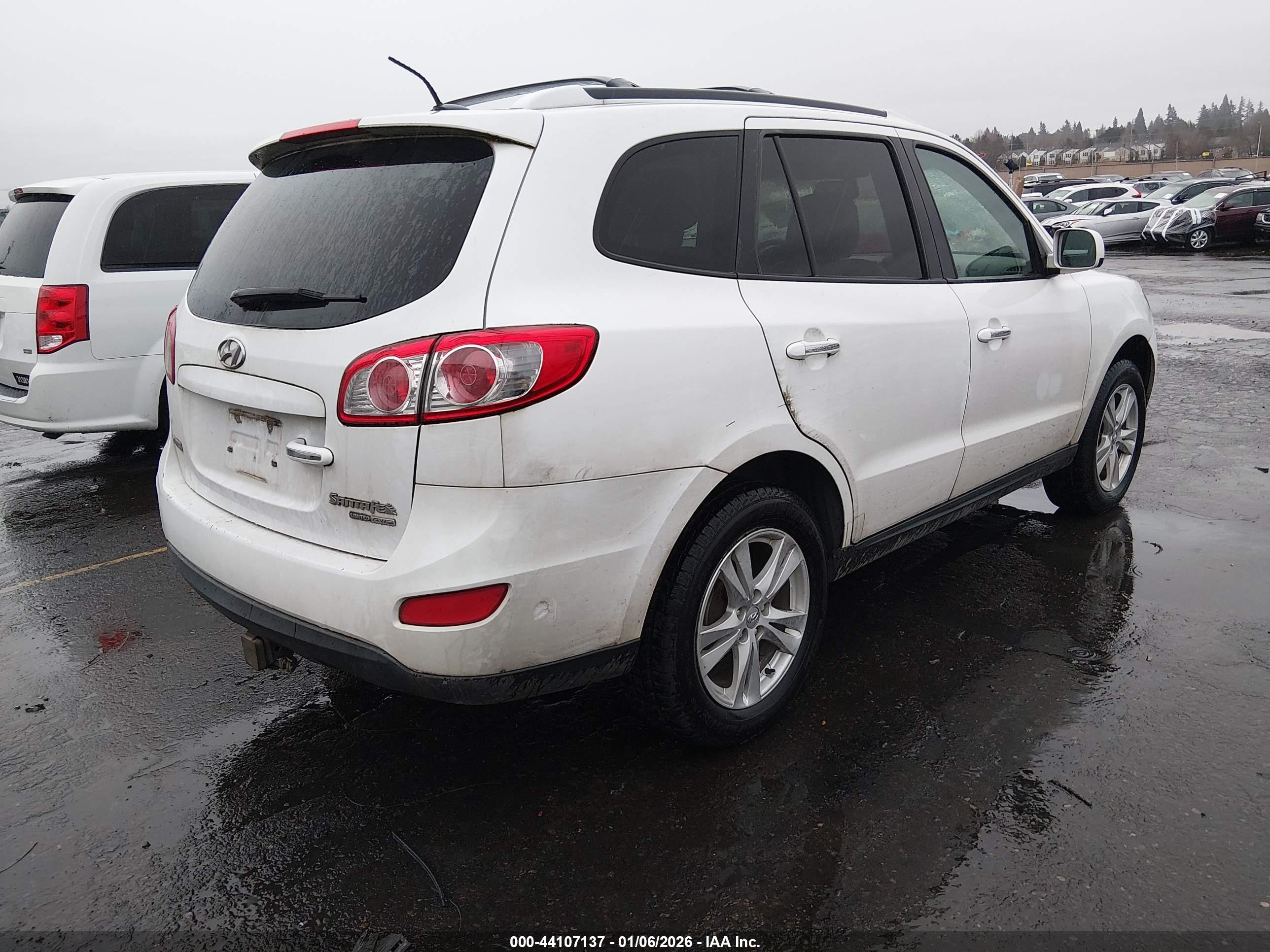 HYUNDAI SANTA image 4