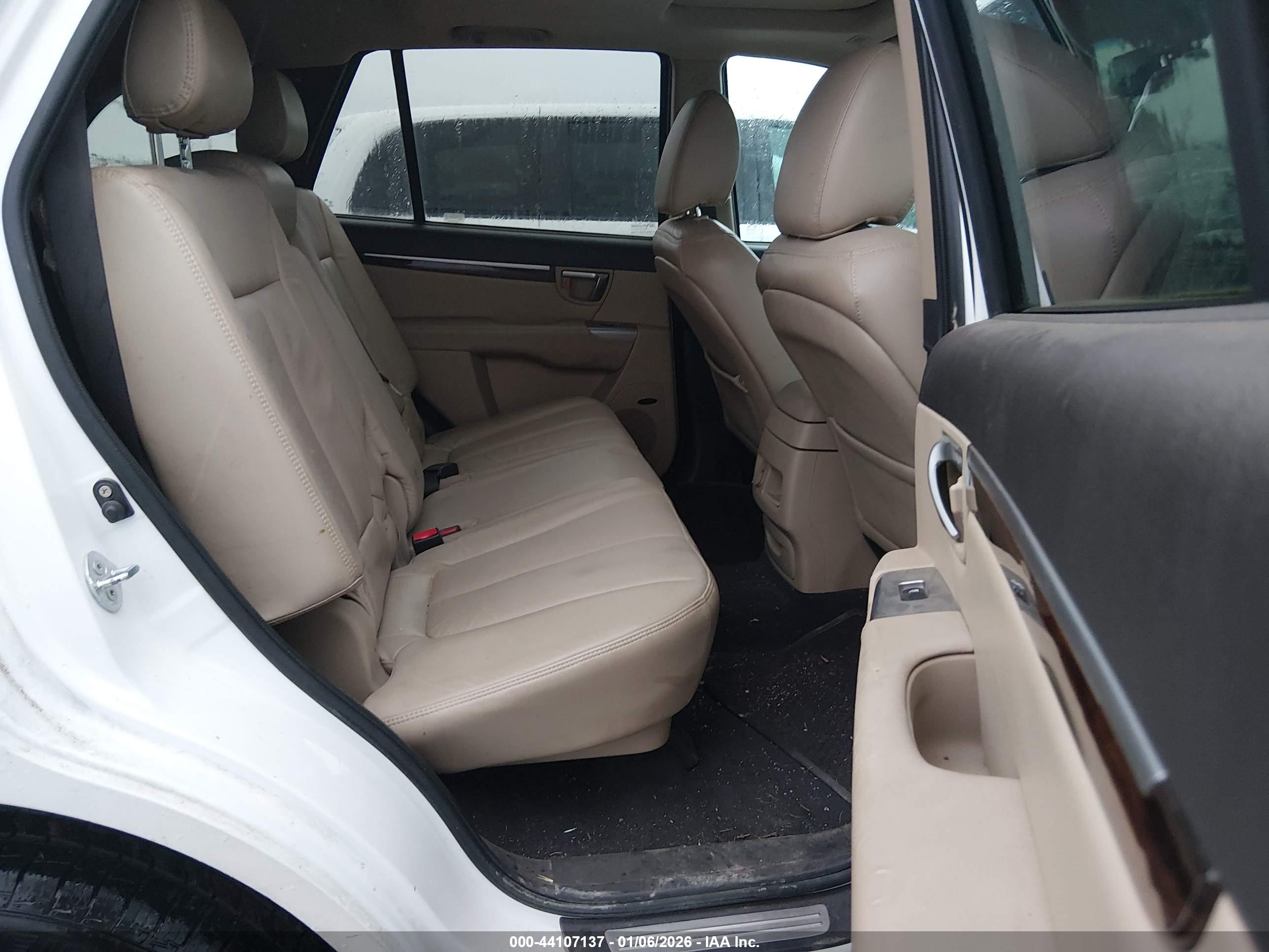 HYUNDAI SANTA image 8