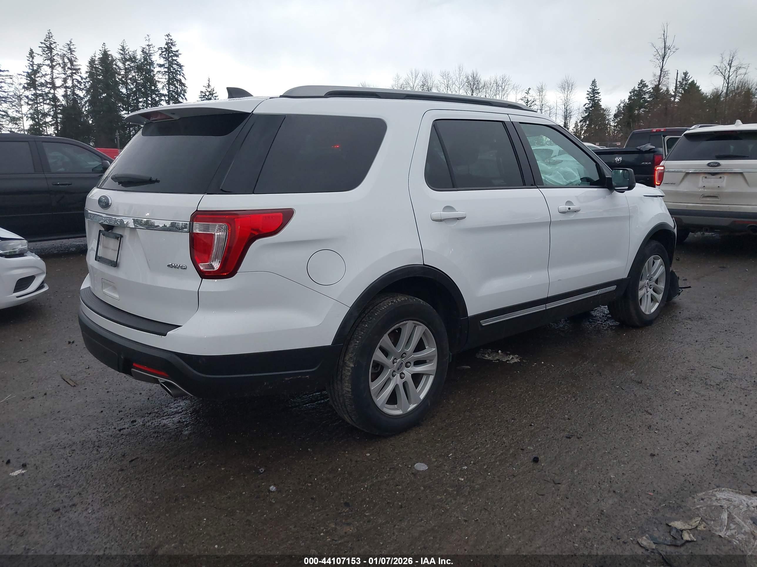 FORD EXPLORER image 4