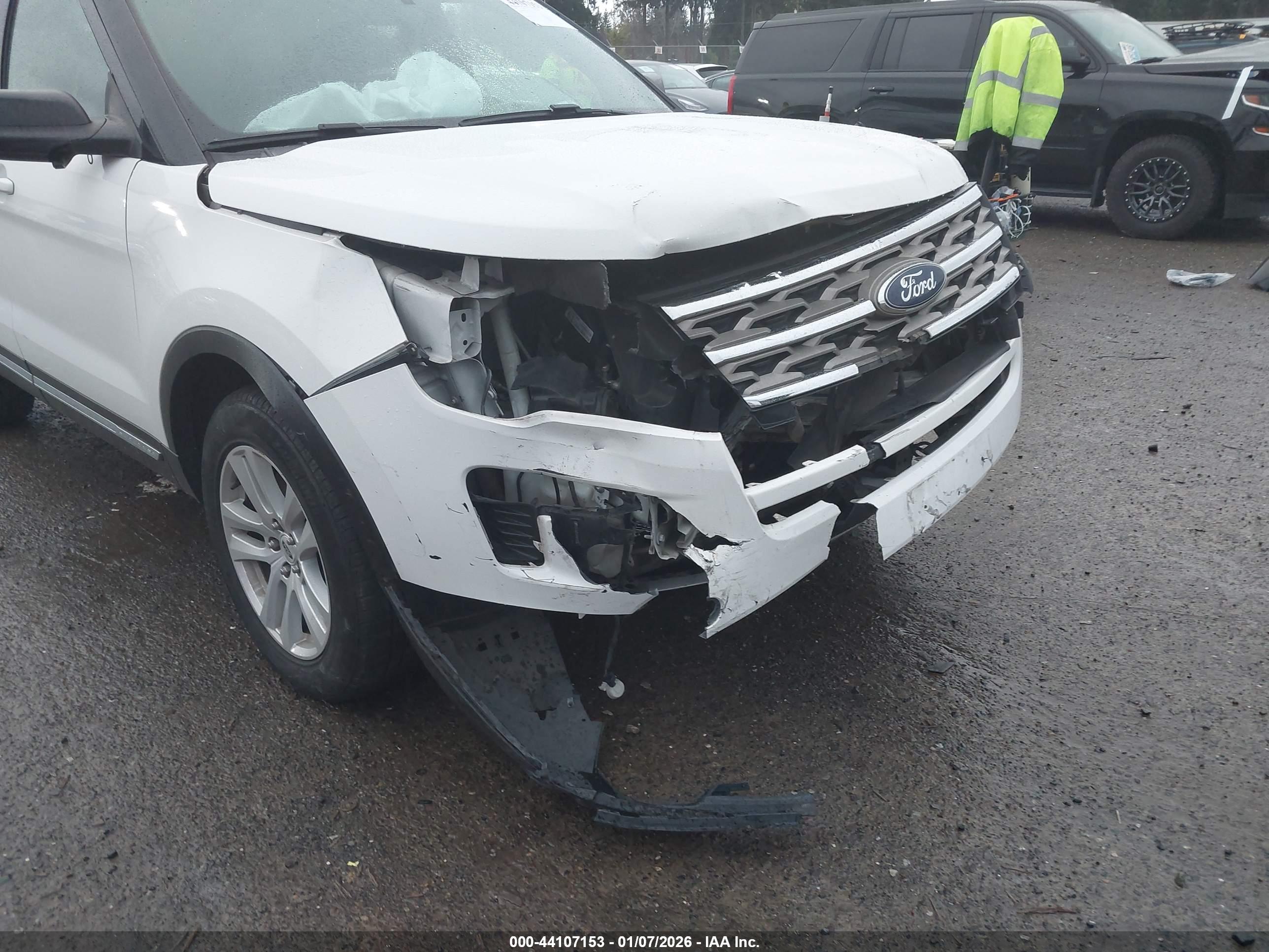 FORD EXPLORER image 6