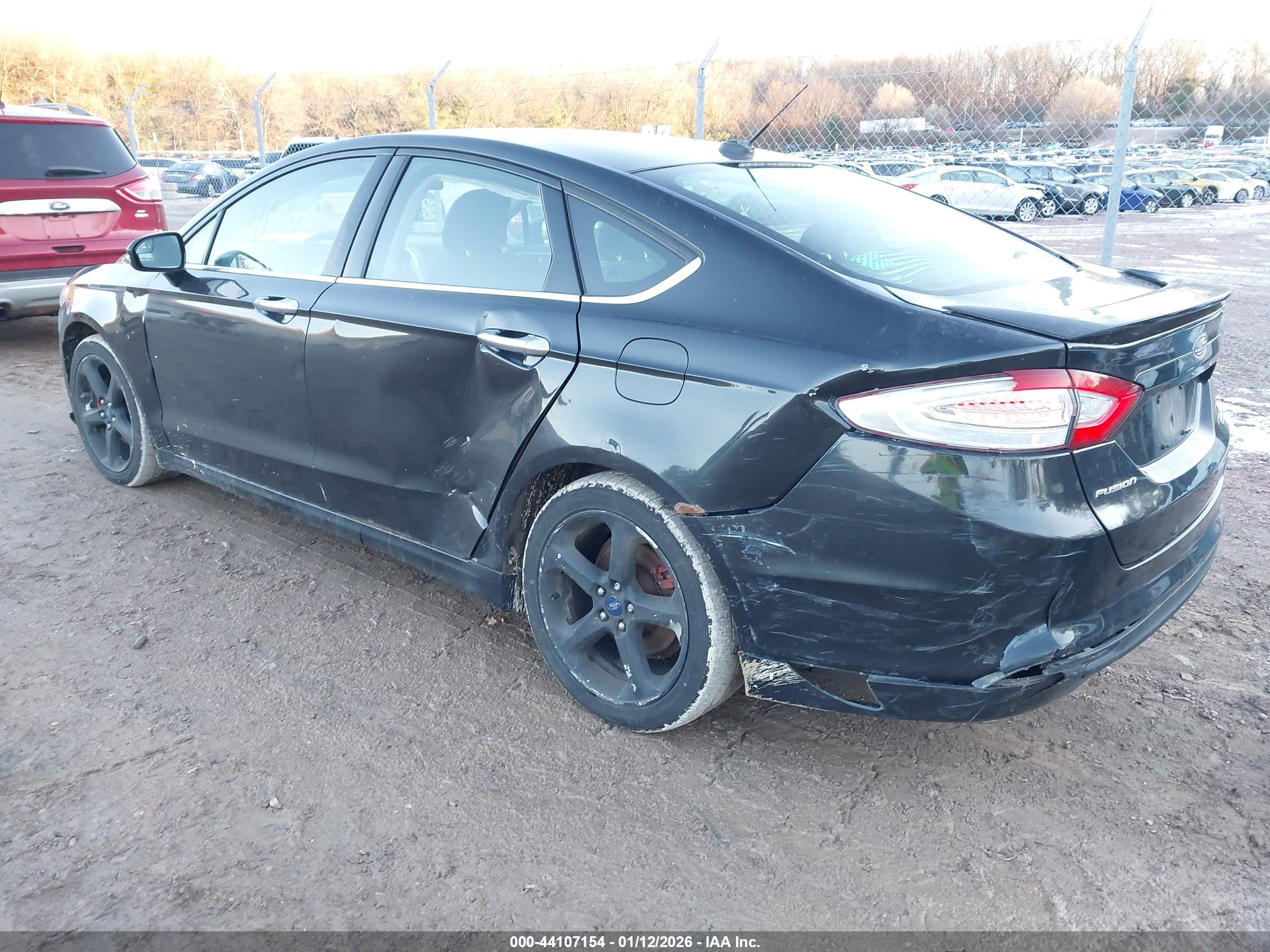 FORD FUSION image 3