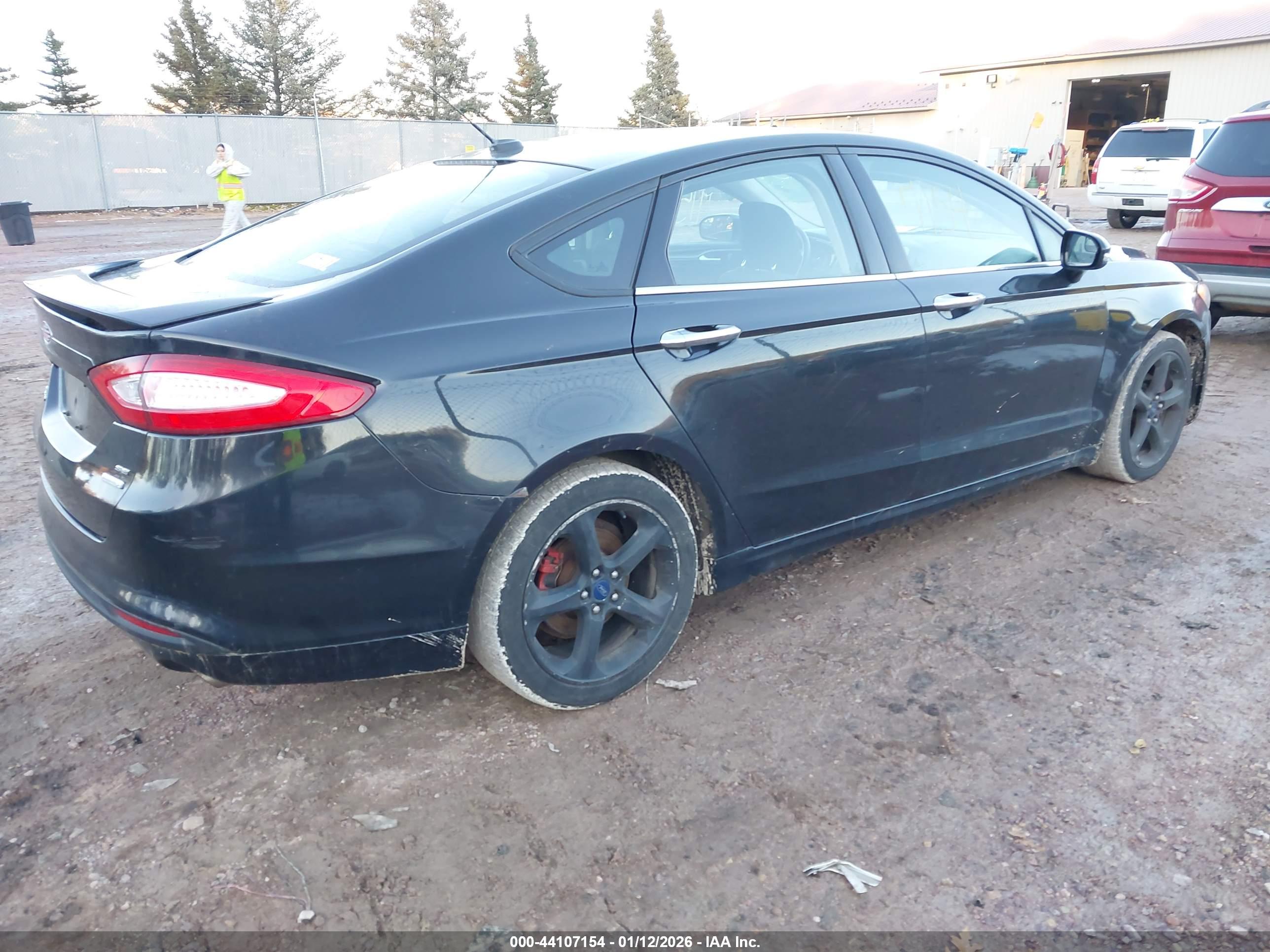 FORD FUSION image 4