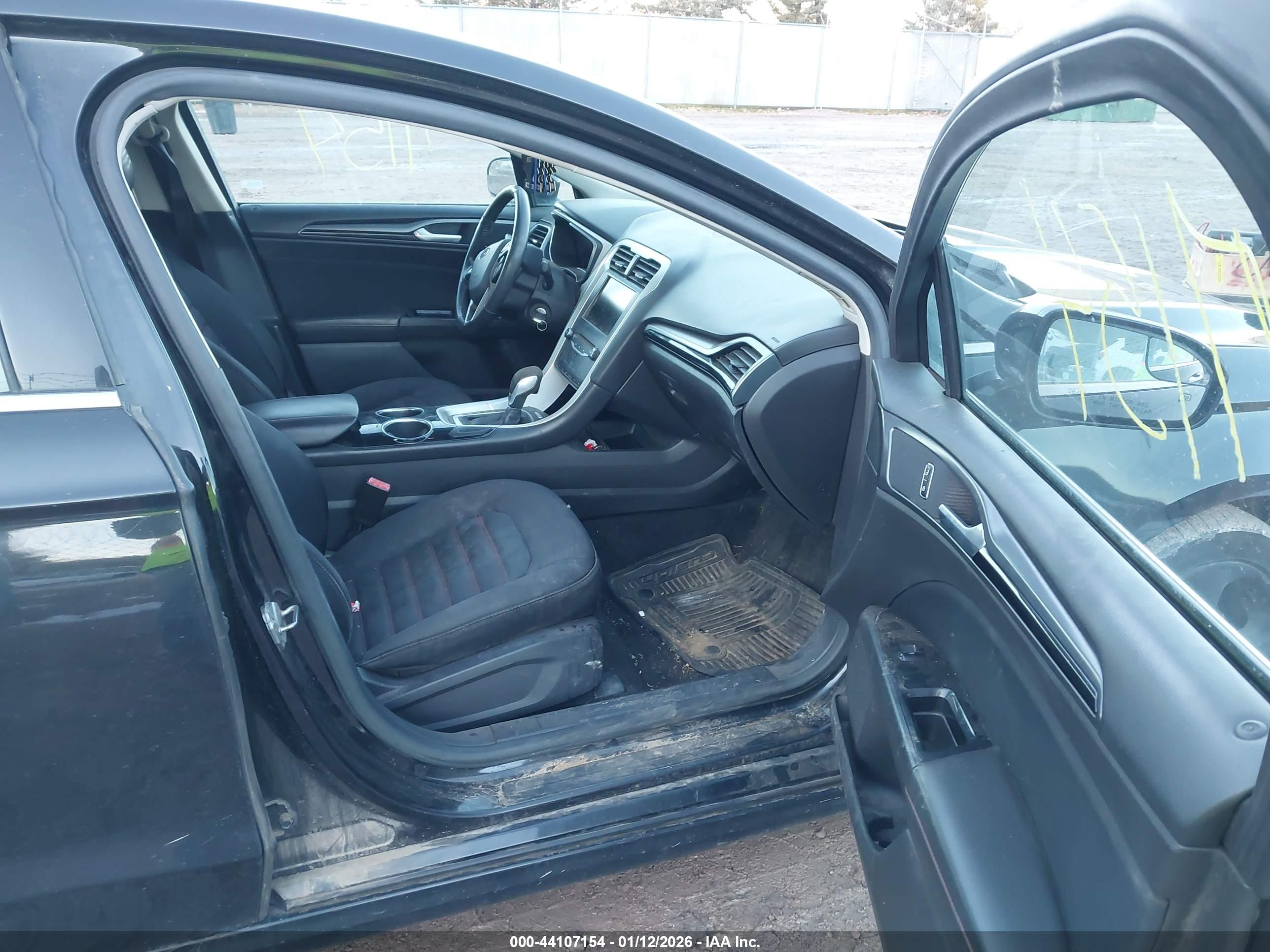 FORD FUSION image 5