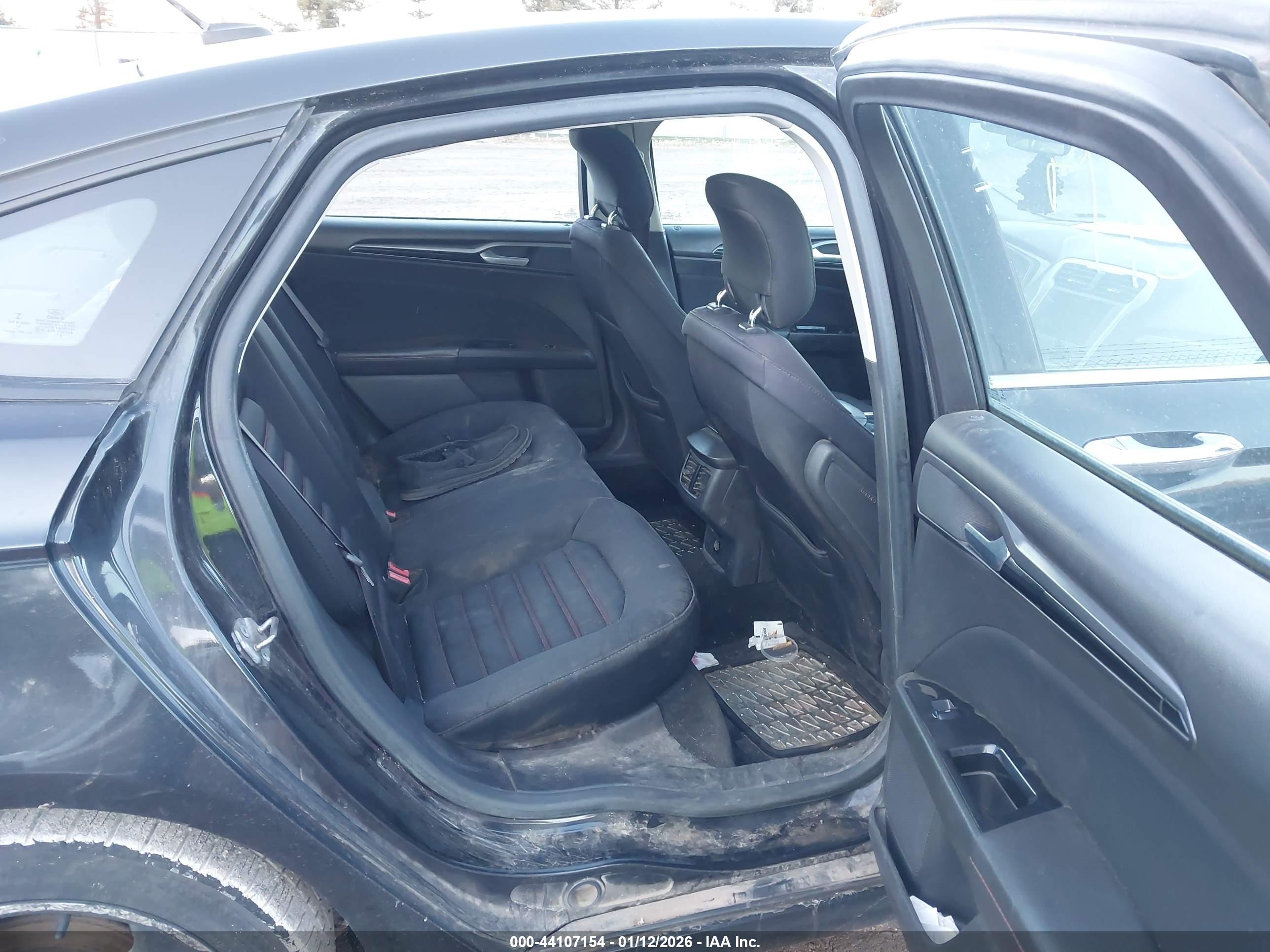 FORD FUSION image 8