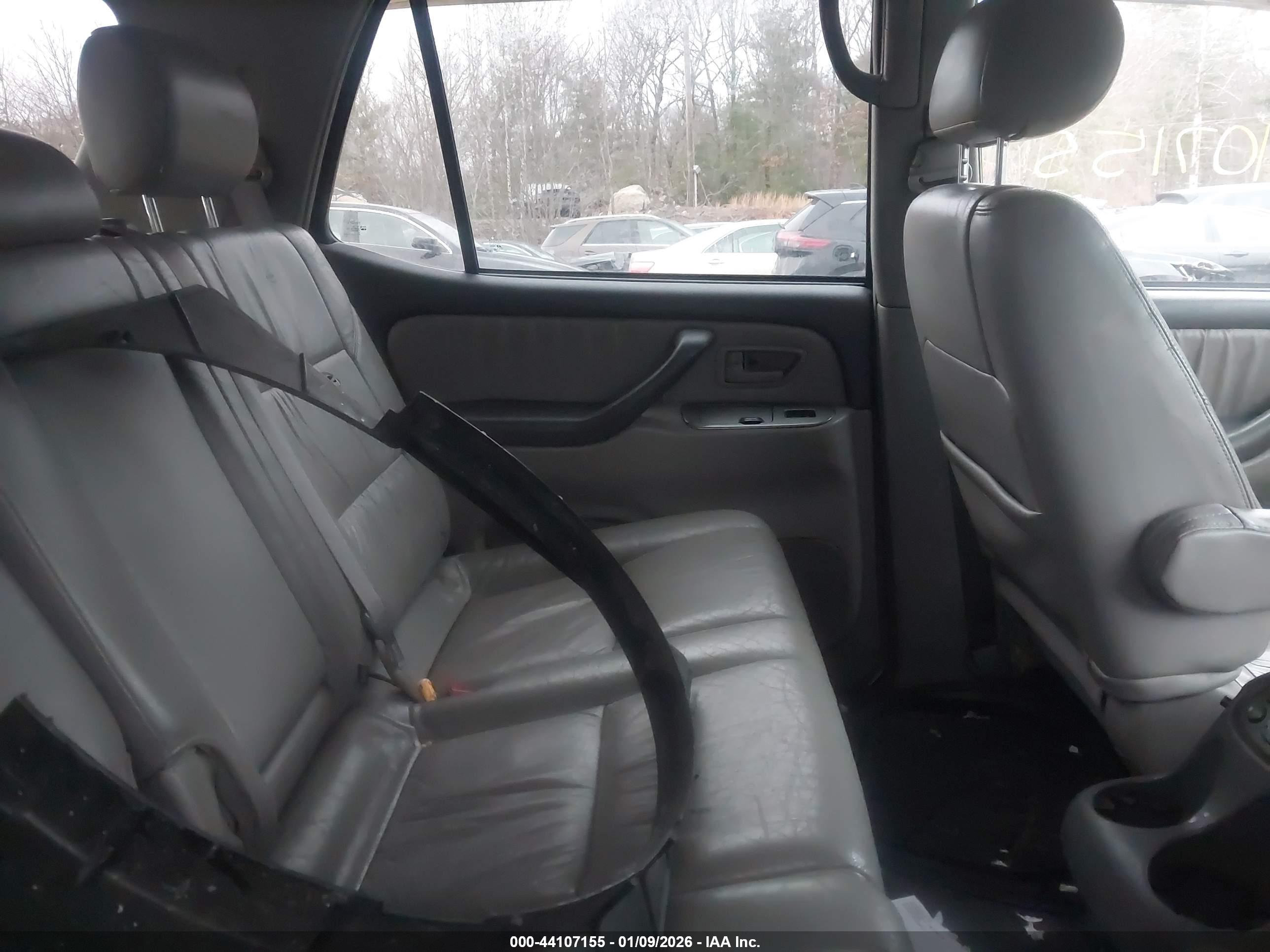 TOYOTA SEQUOIA image 8