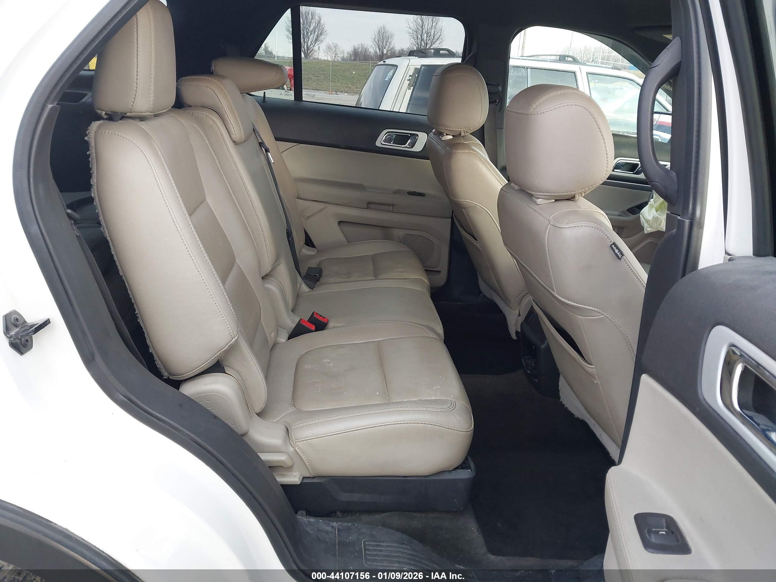 FORD EXPLORER image 8