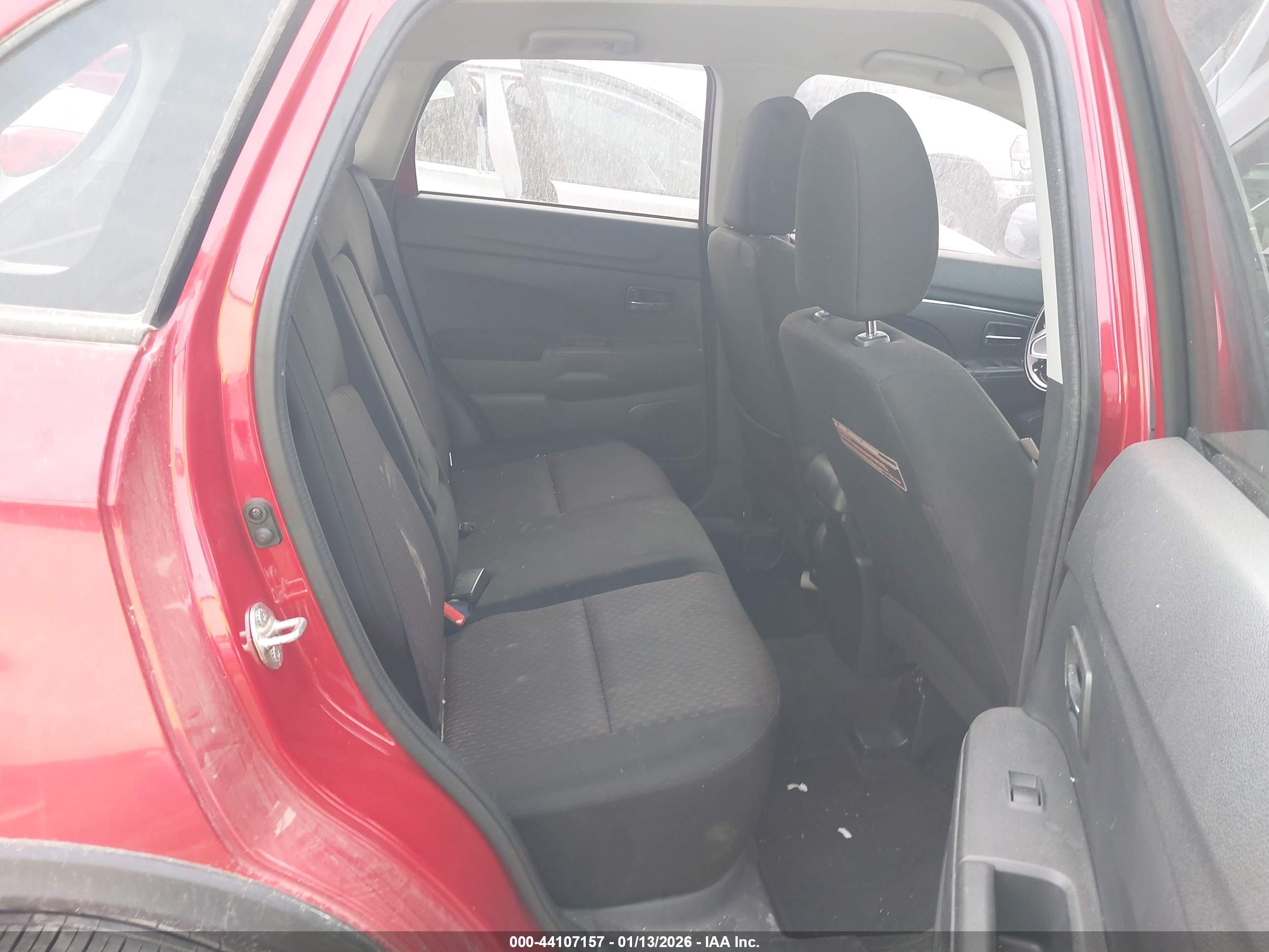MITSUBISHI OUTLANDER image 8