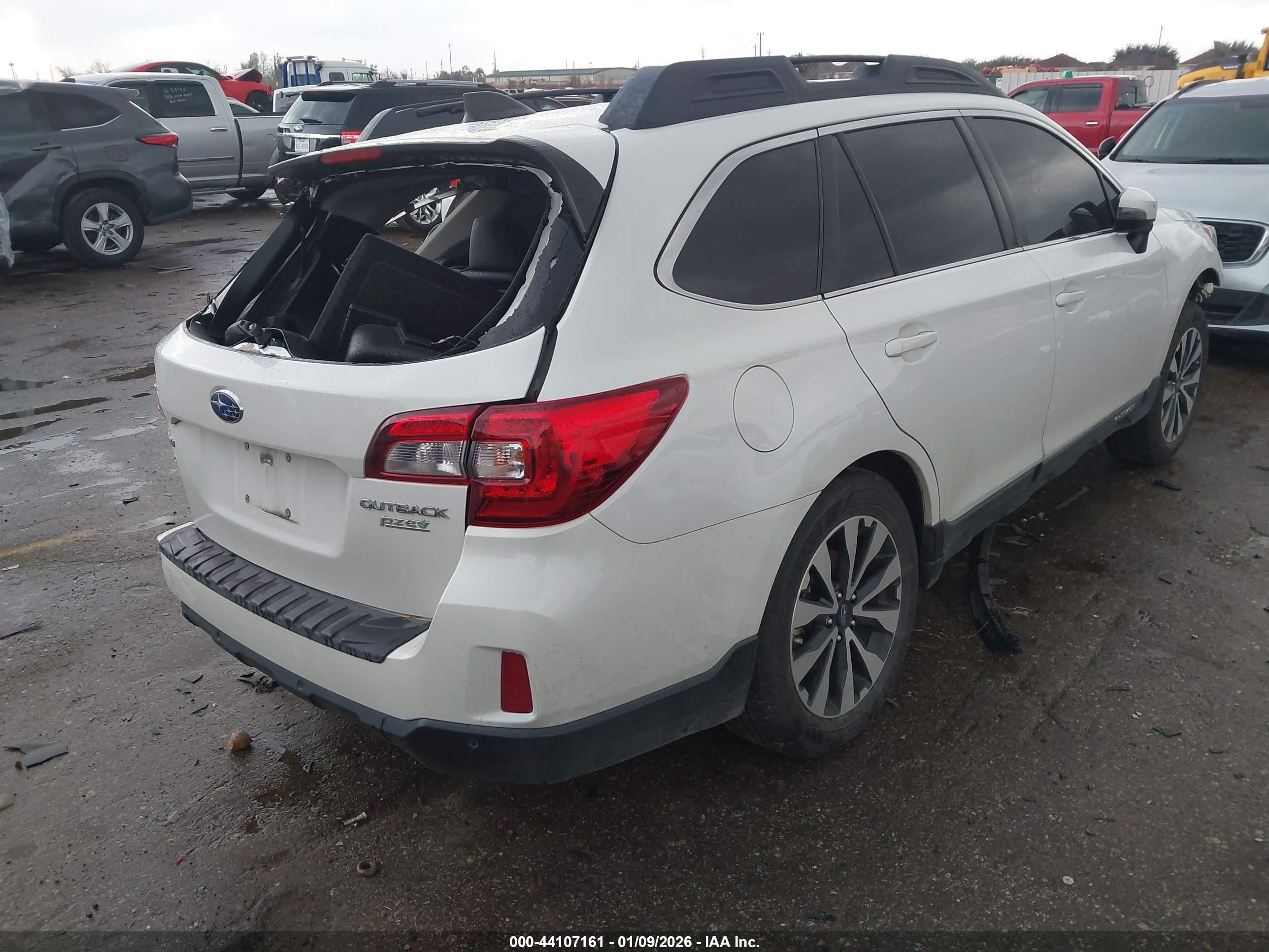 SUBARU OUTBACK image 4