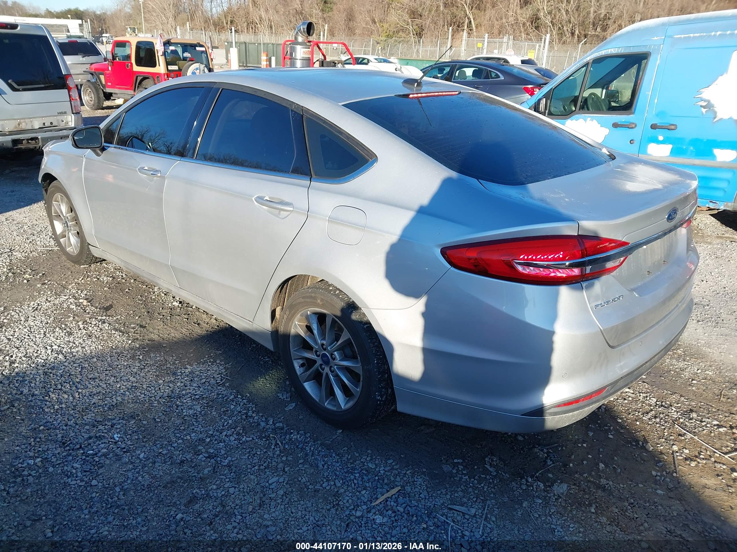 FORD FUSION image 3