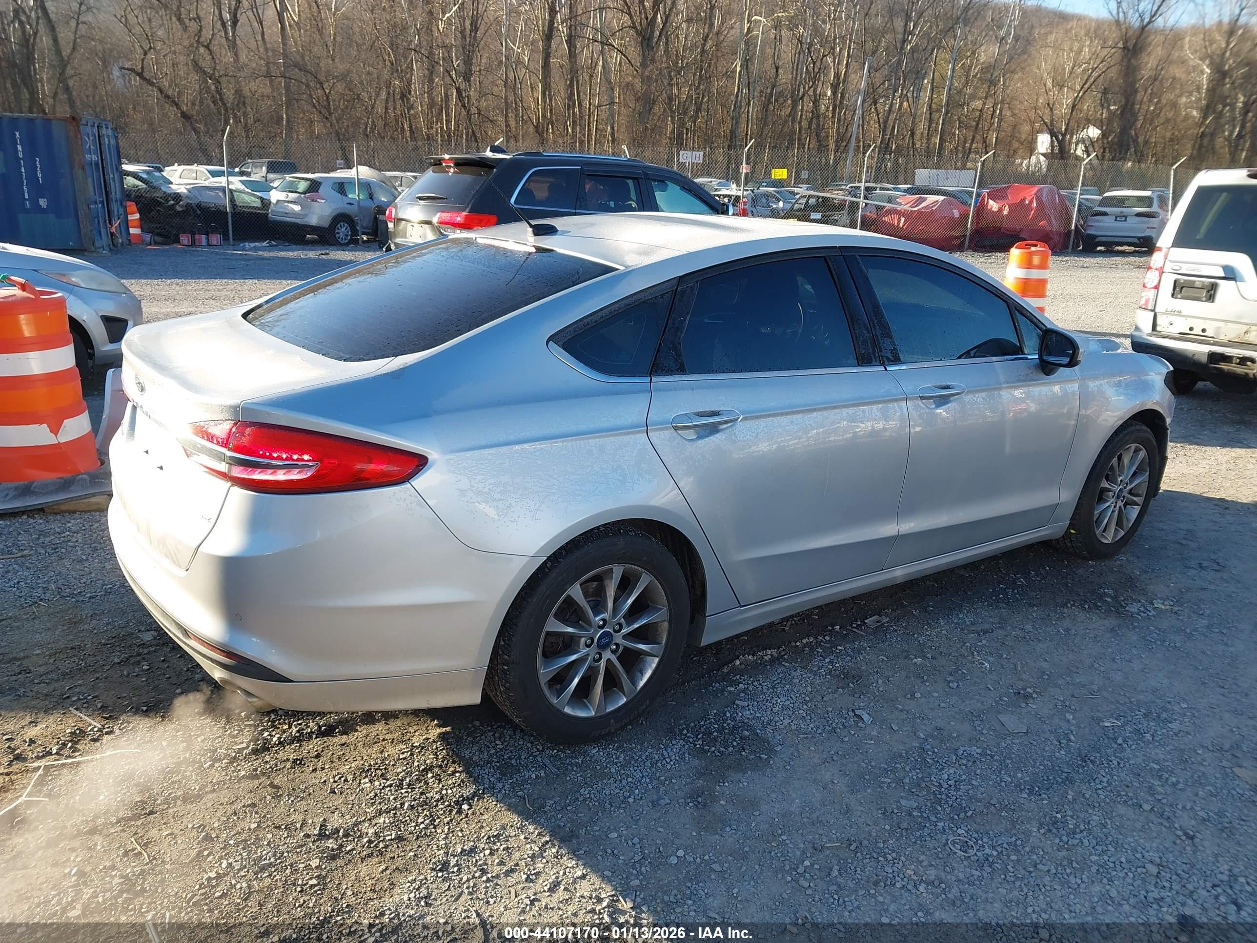 FORD FUSION image 4