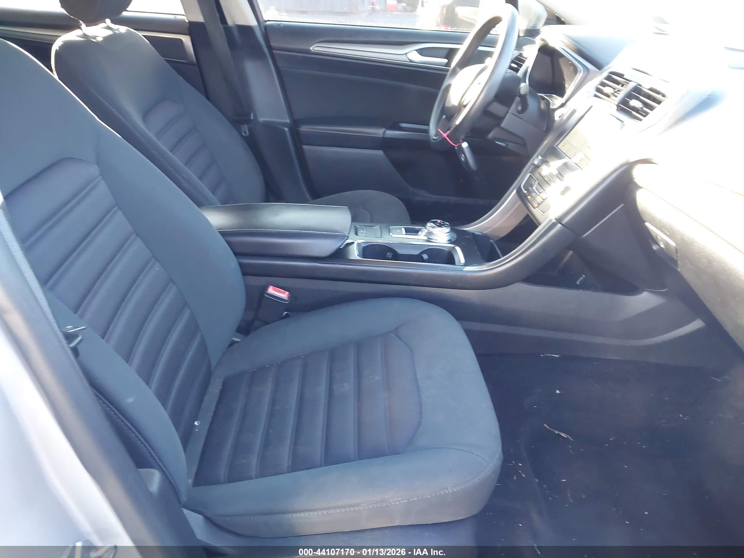 FORD FUSION image 5