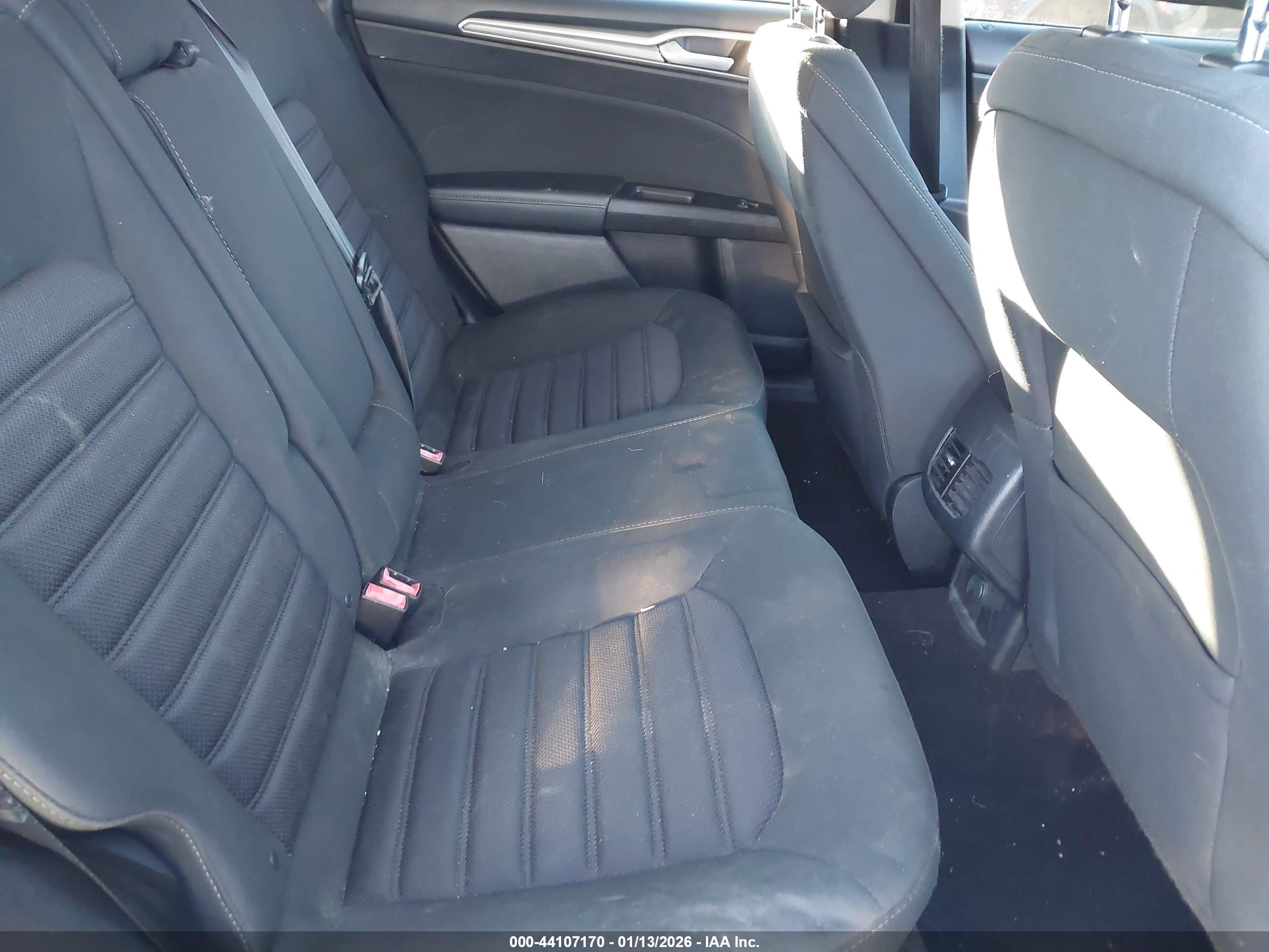 FORD FUSION image 8