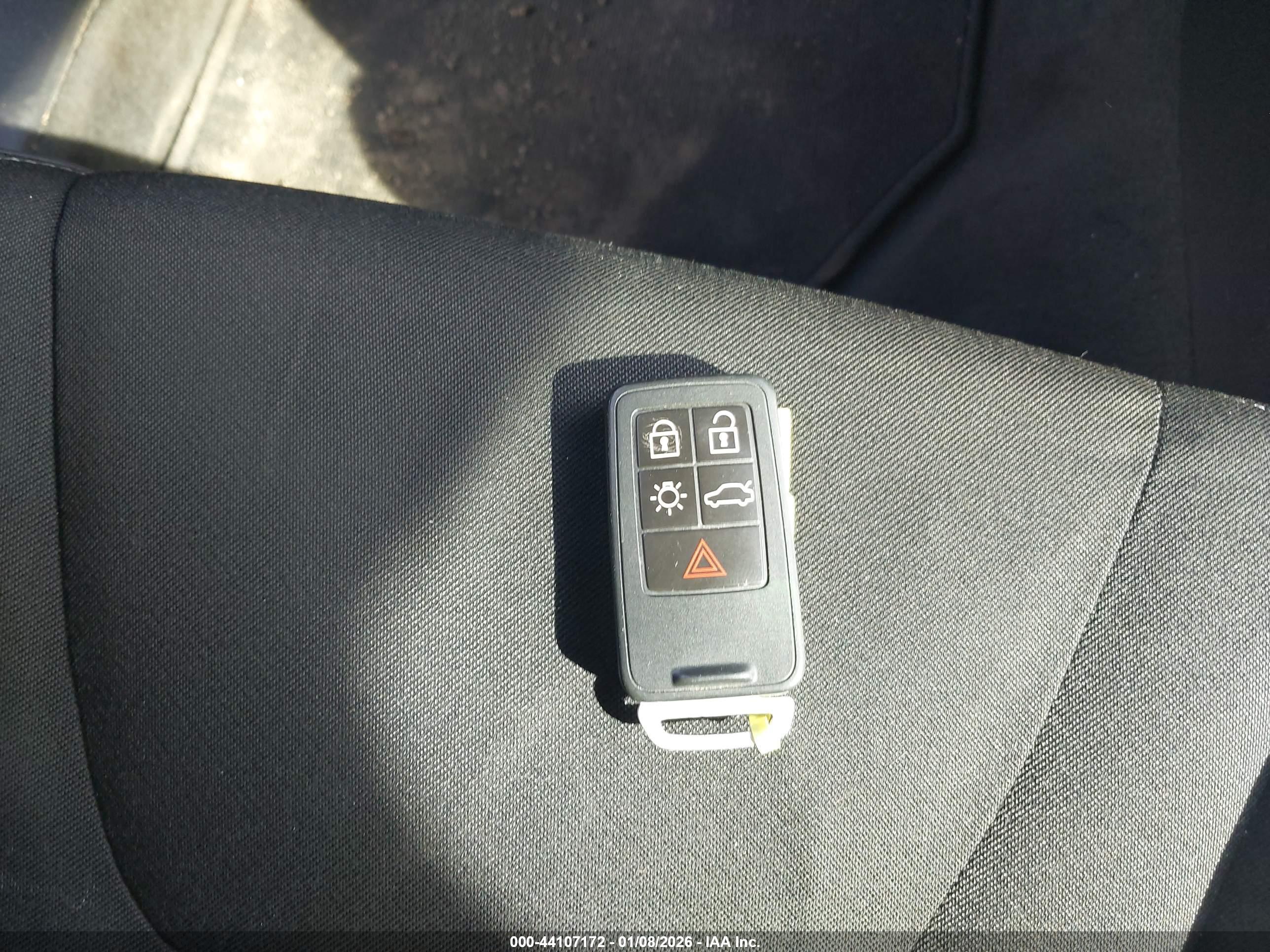VOLVO XC60 image 11