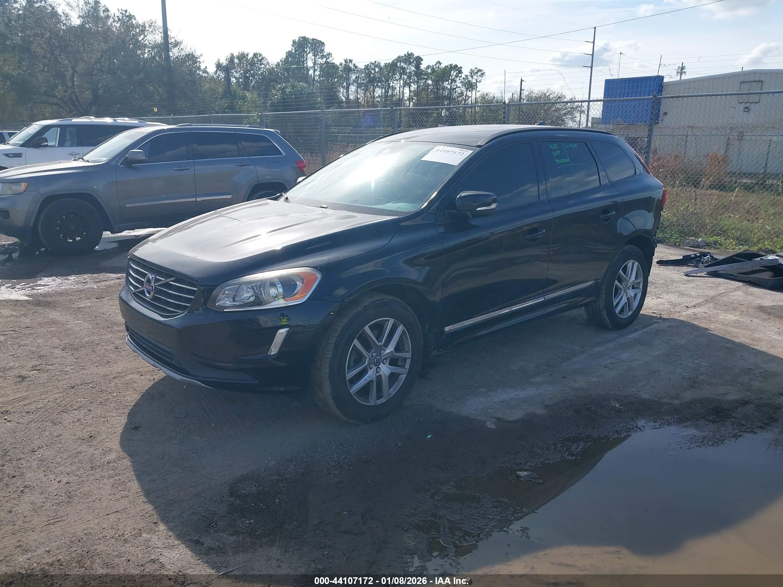 VOLVO XC60 image 2