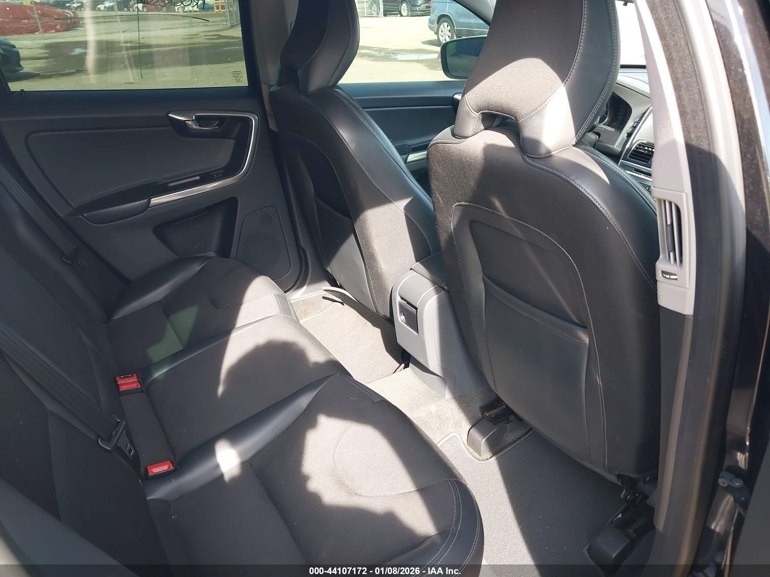 VOLVO XC60 image 8