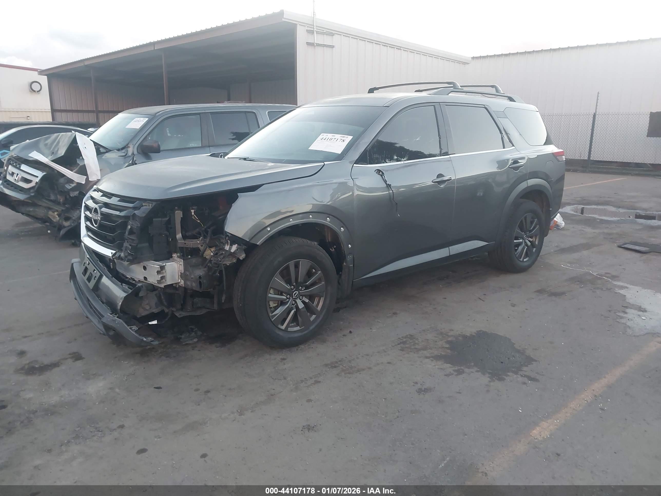 NISSAN PATHFINDER image 2