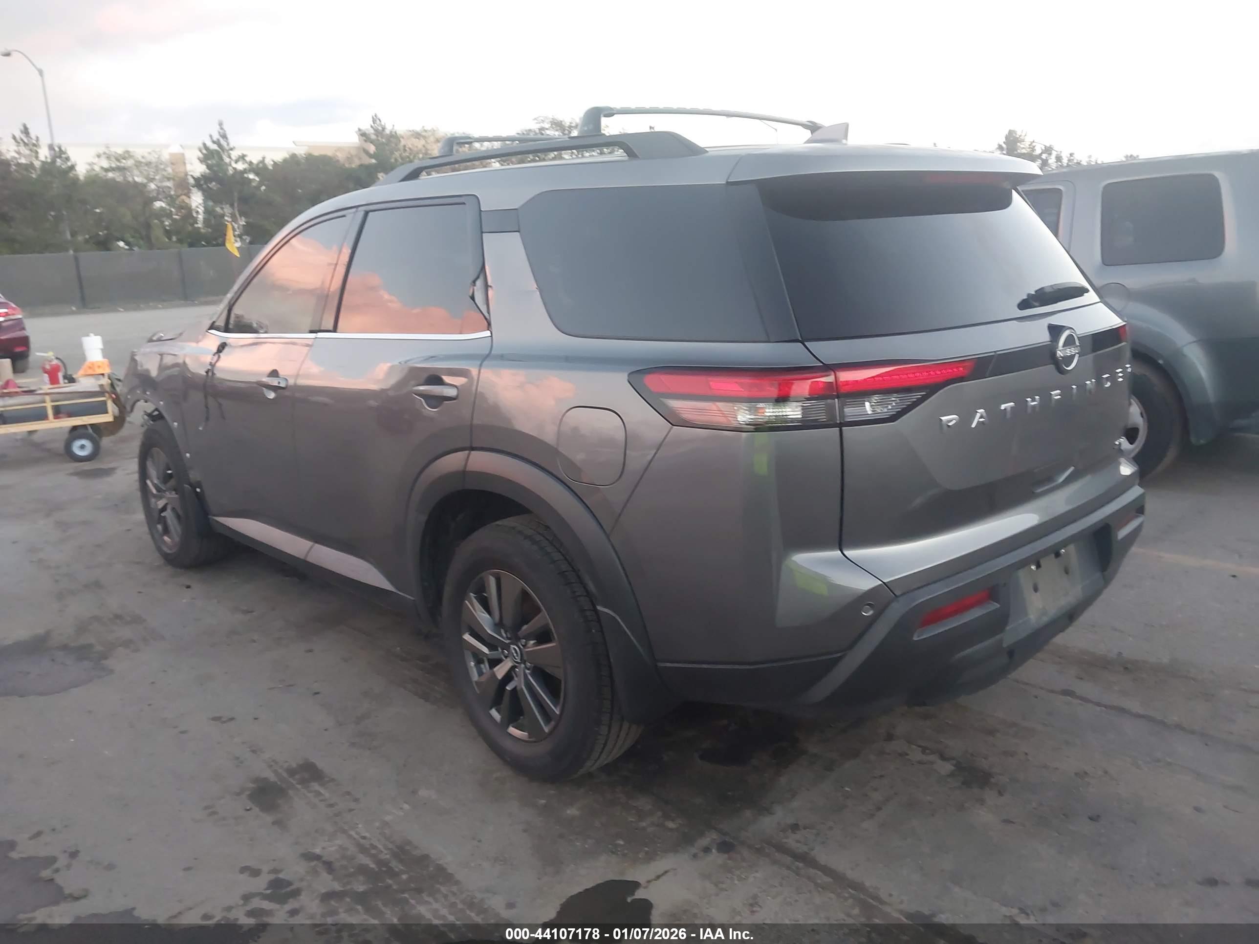 NISSAN PATHFINDER image 3