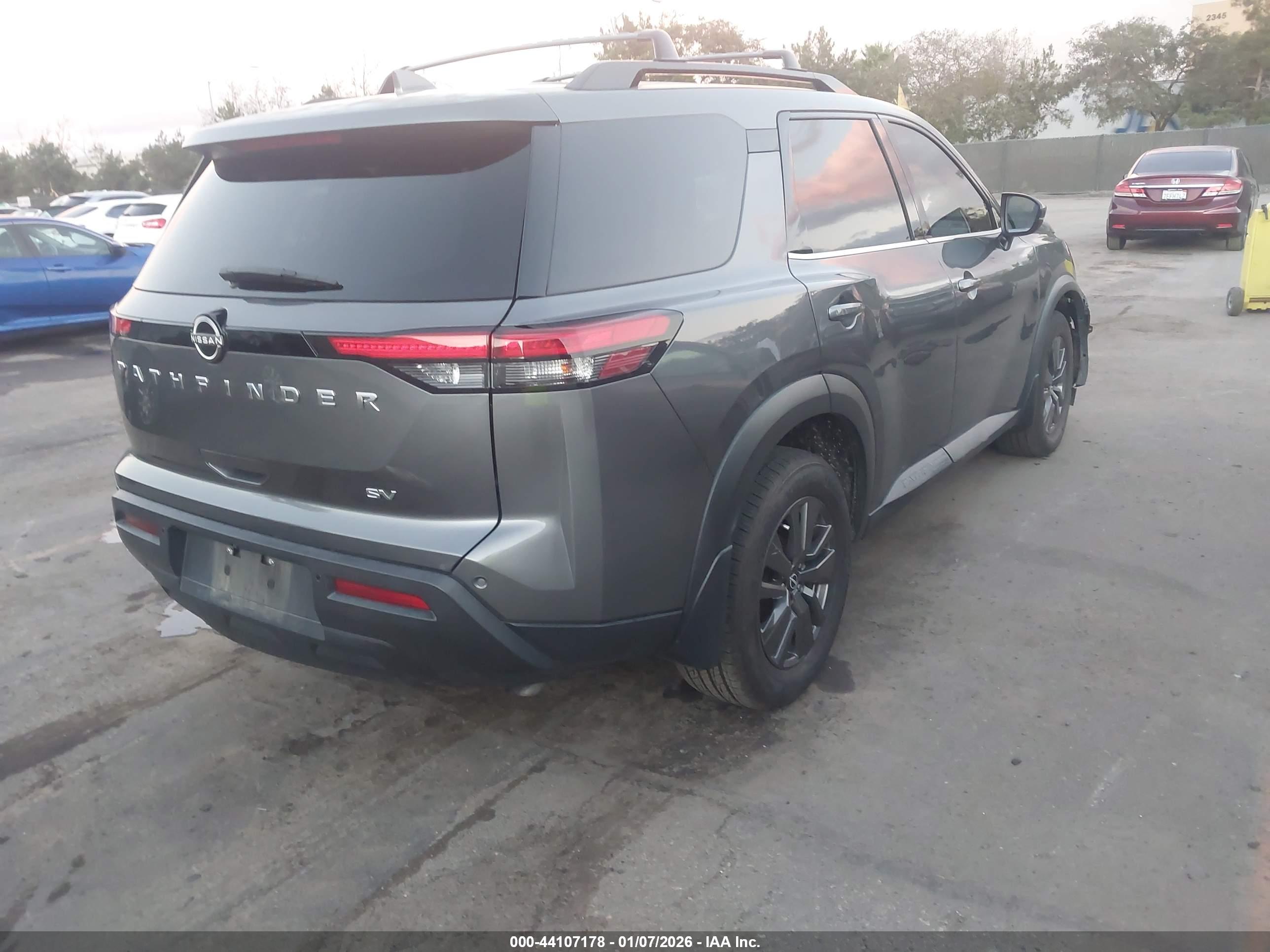NISSAN PATHFINDER image 4