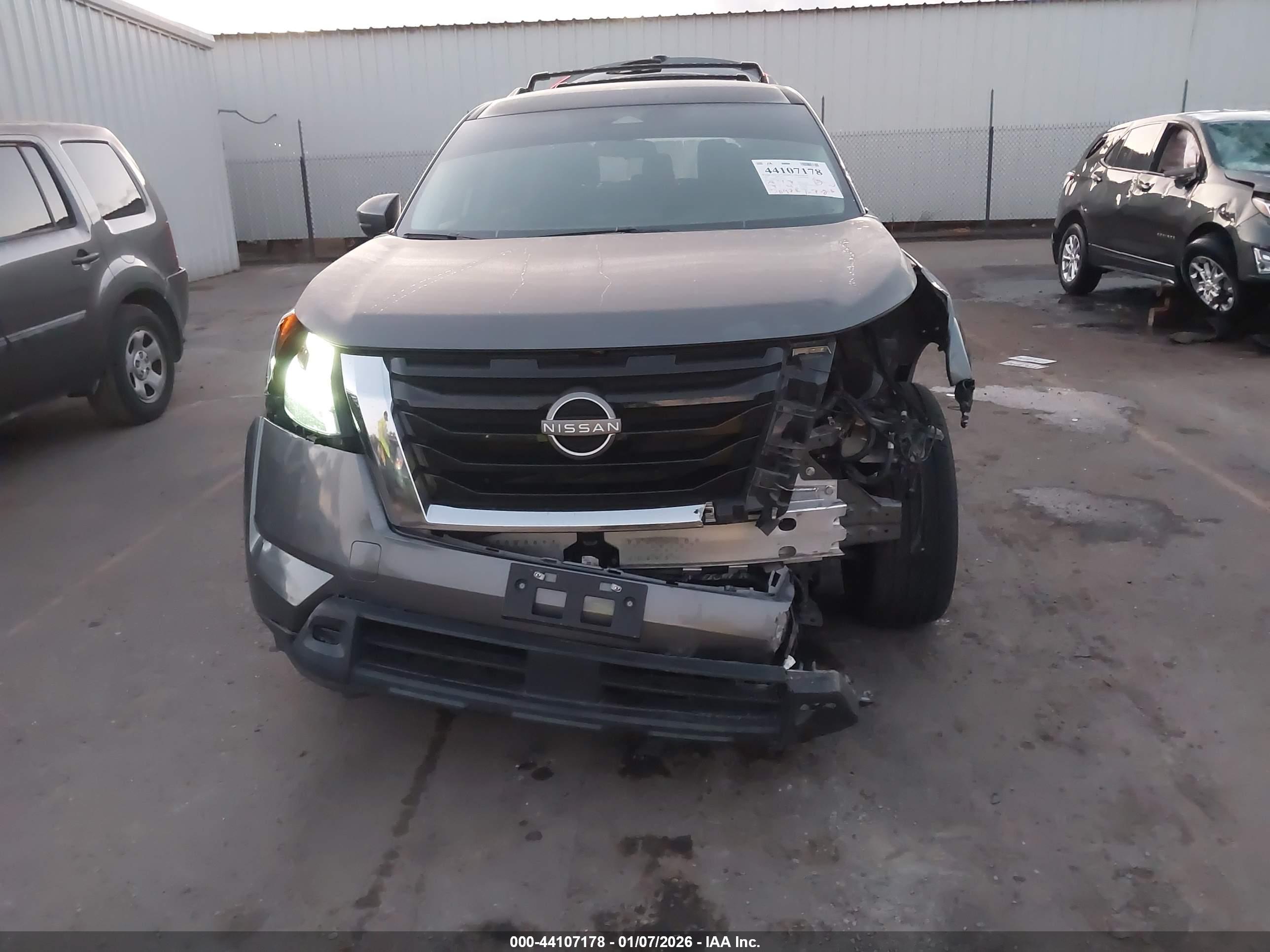 NISSAN PATHFINDER image 6