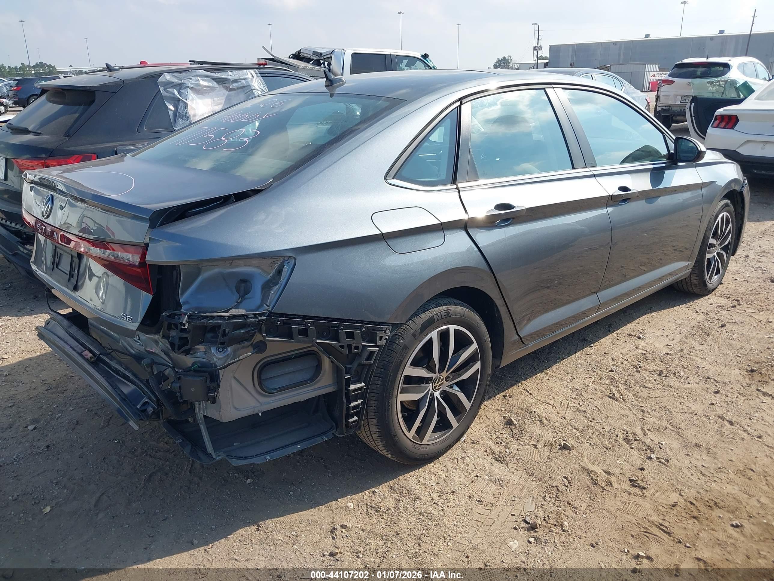 VOLKSWAGEN JETTA image 4