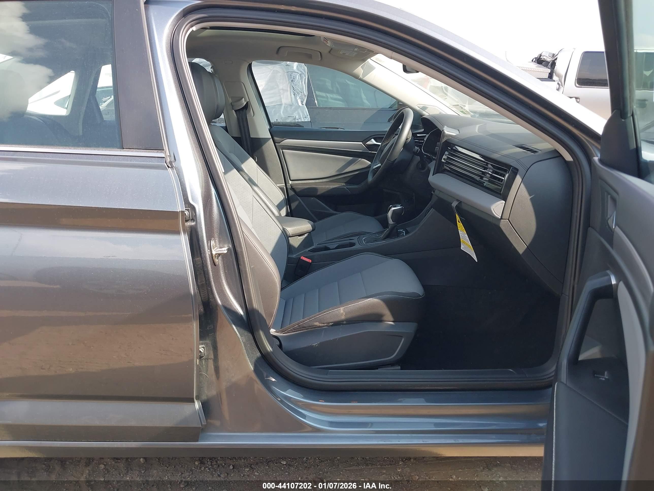 VOLKSWAGEN JETTA image 5