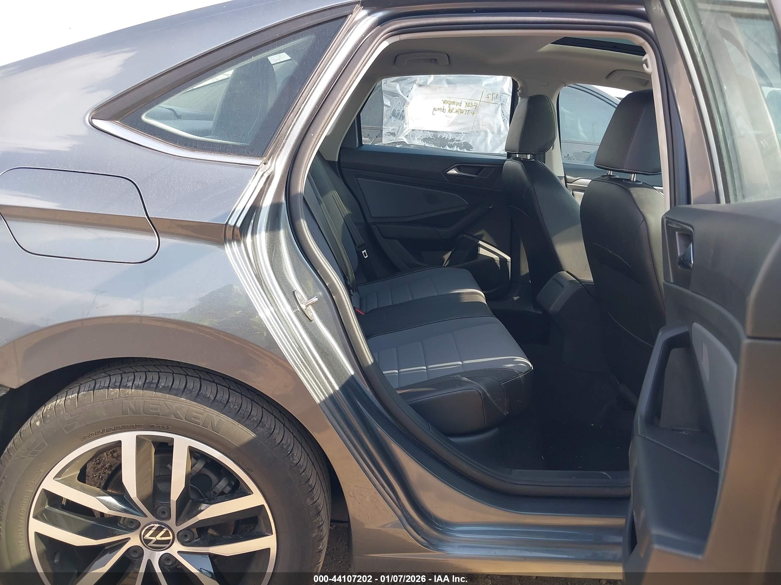 VOLKSWAGEN JETTA image 8