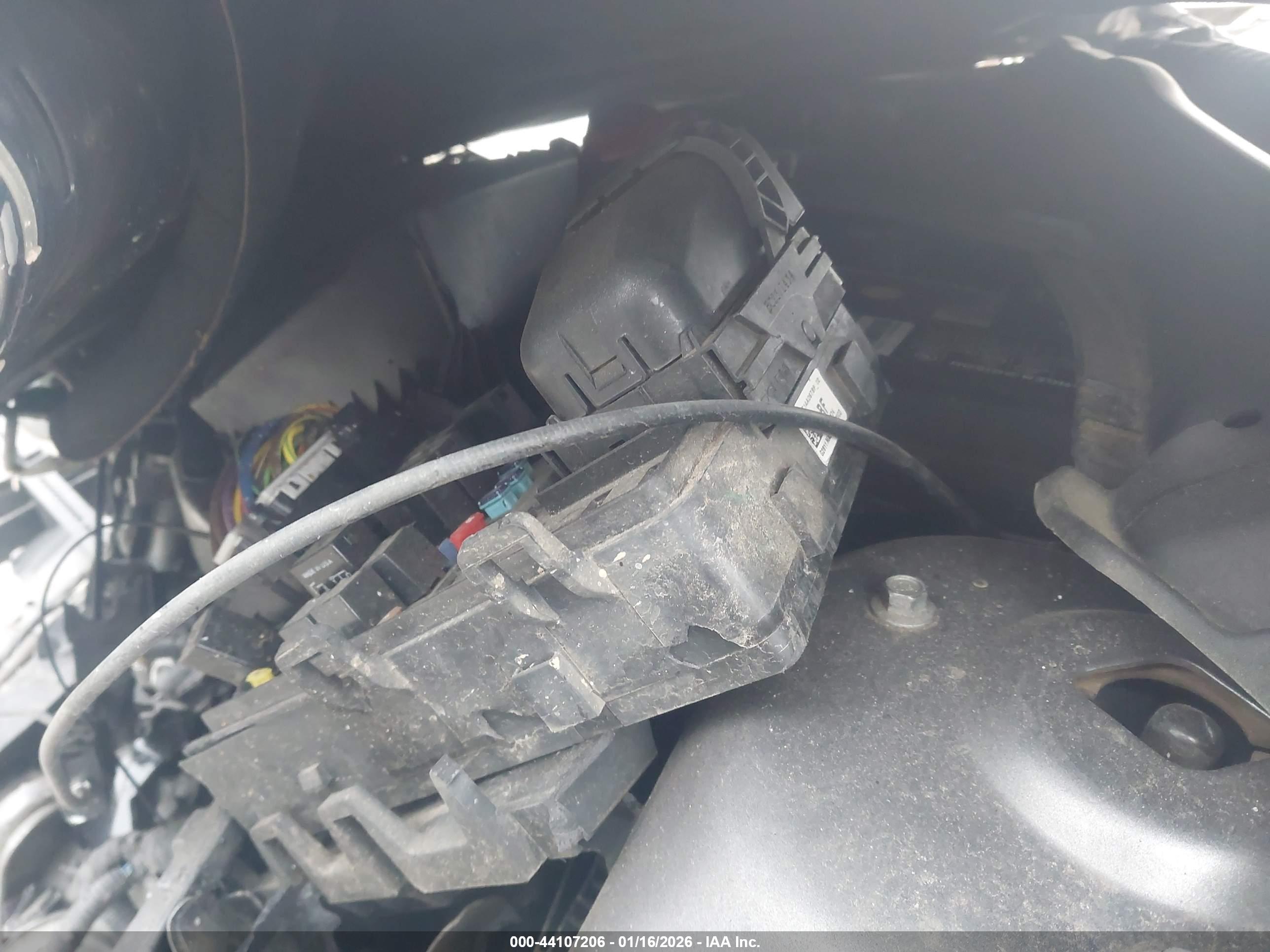 FORD FUSION image 10
