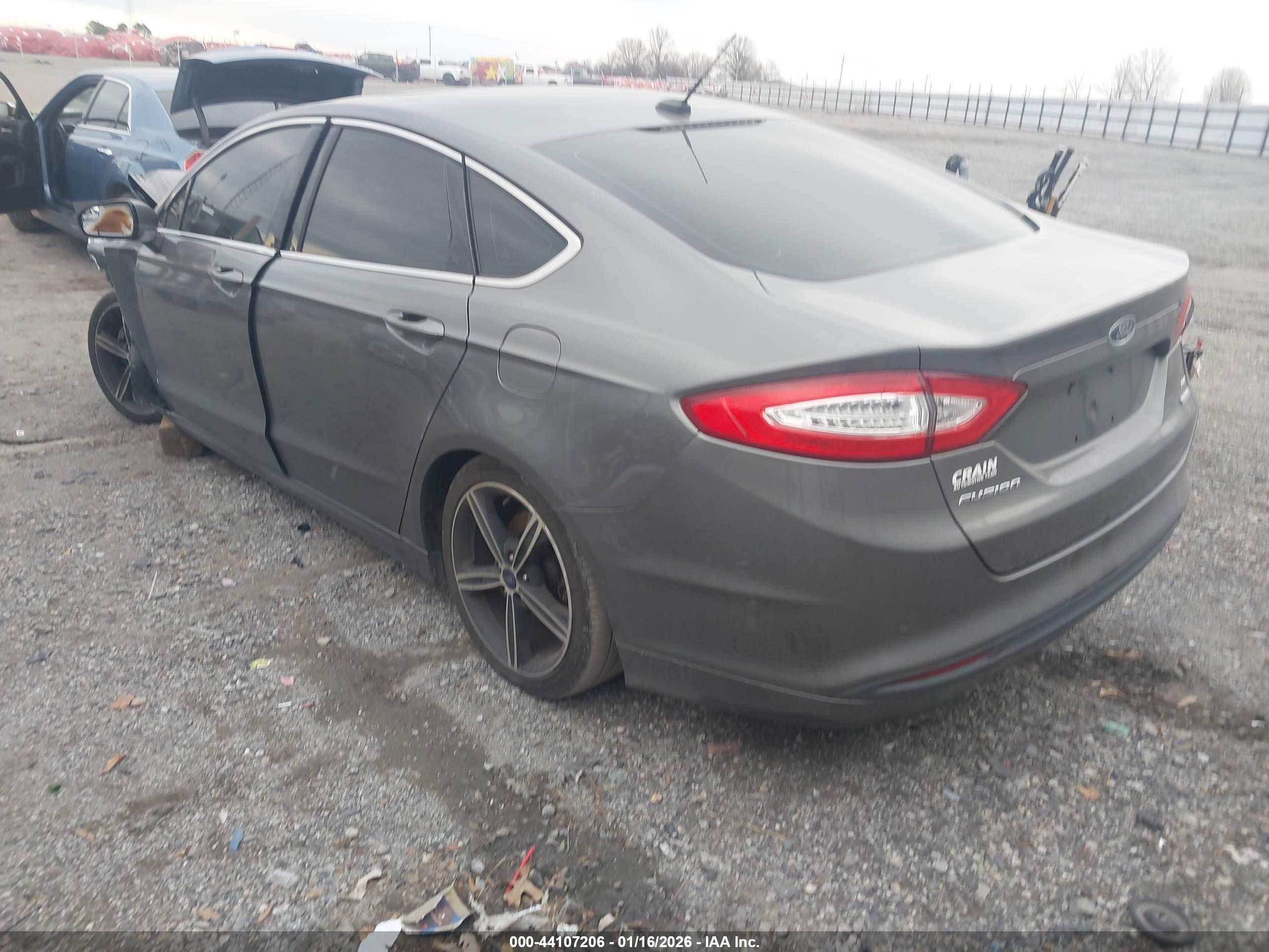 FORD FUSION image 3