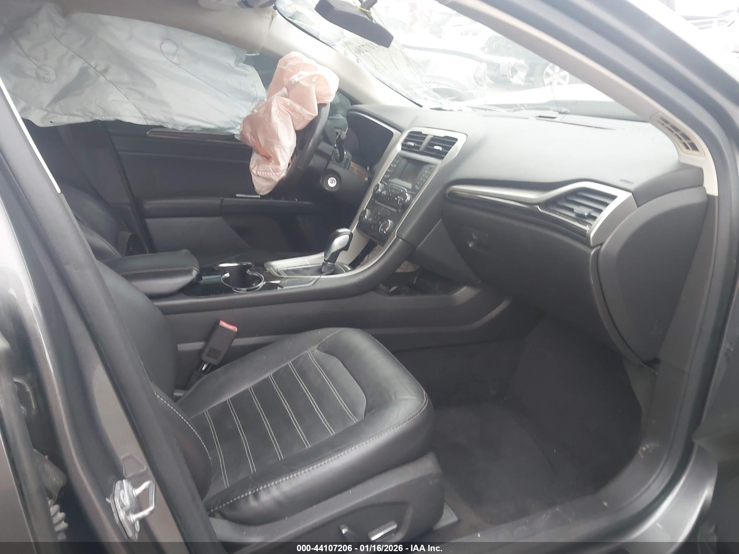 FORD FUSION image 5