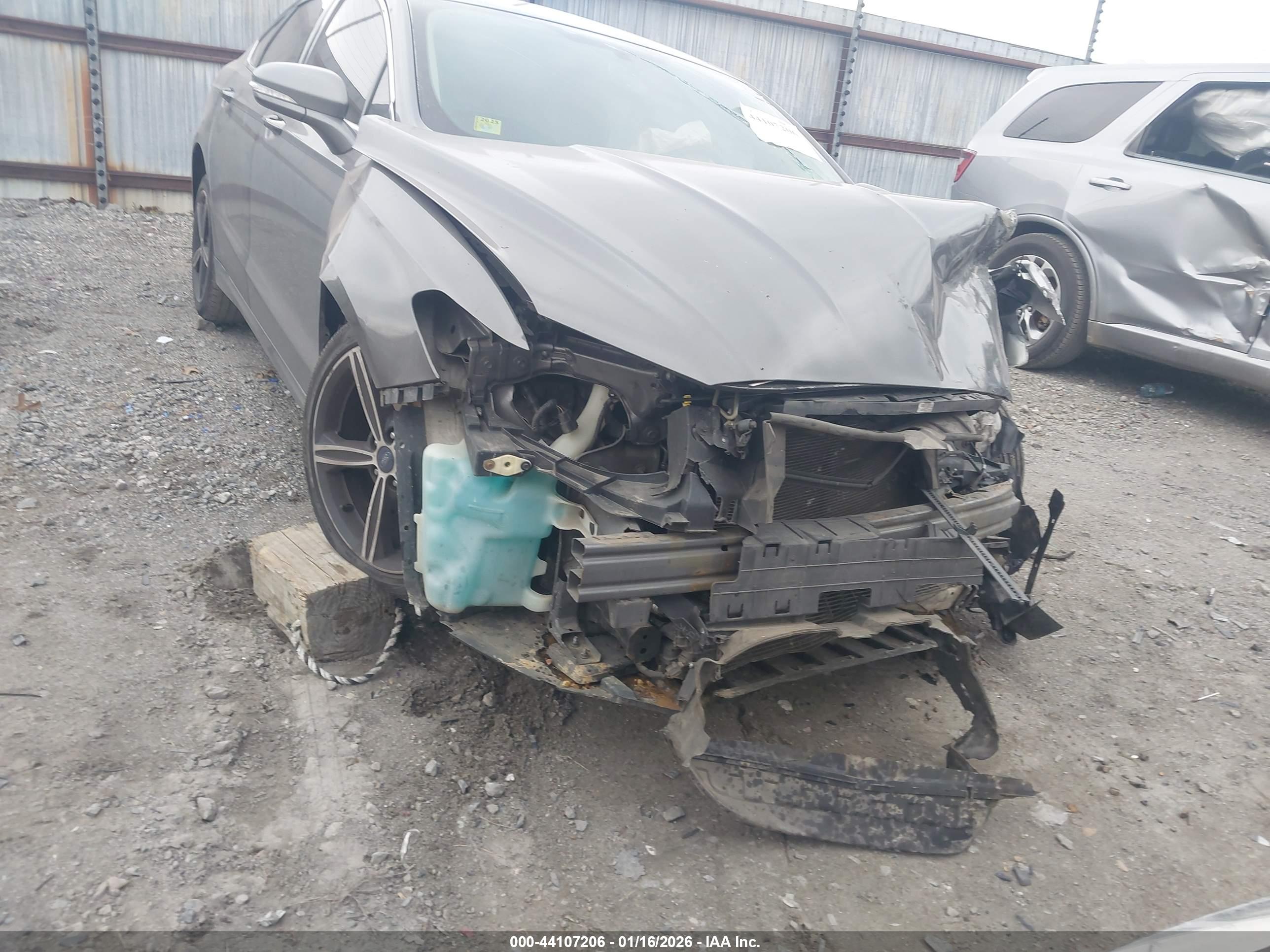 FORD FUSION image 6
