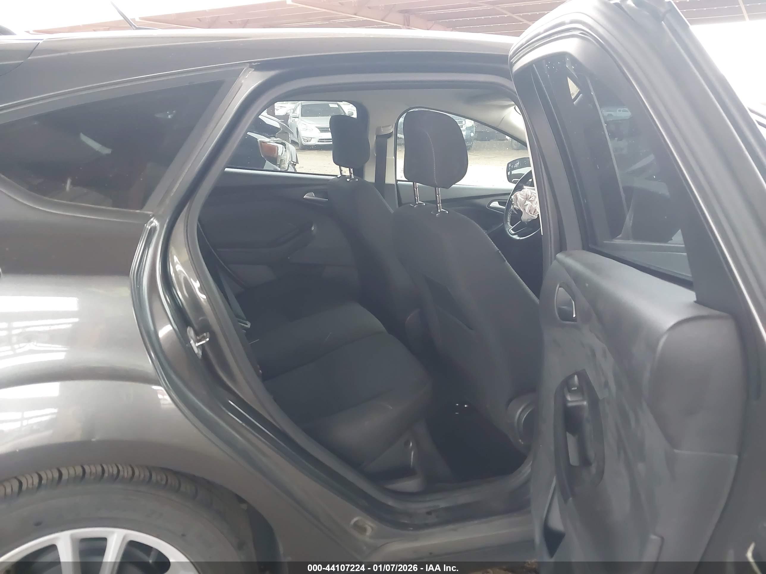 FORD FOCUS image 8