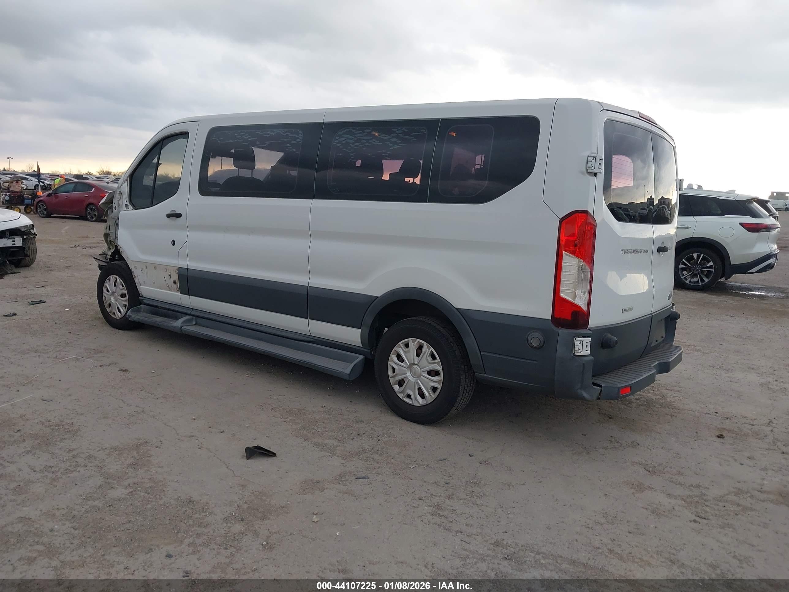 FORD TRANSIT-350 image 3